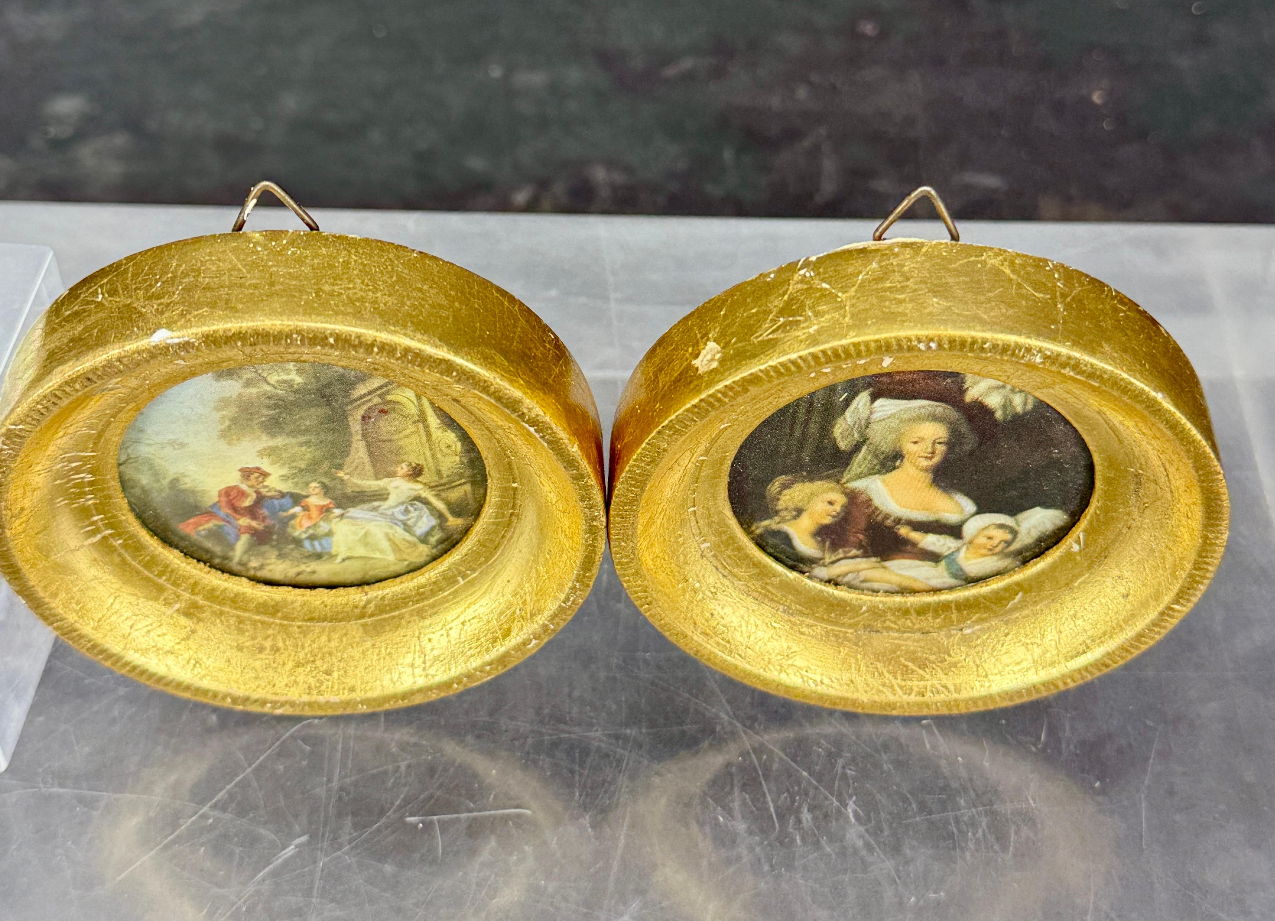 Giltwood Pair of Small Italian Florentine Gold Gilt Round Art Photo Frames For Sale