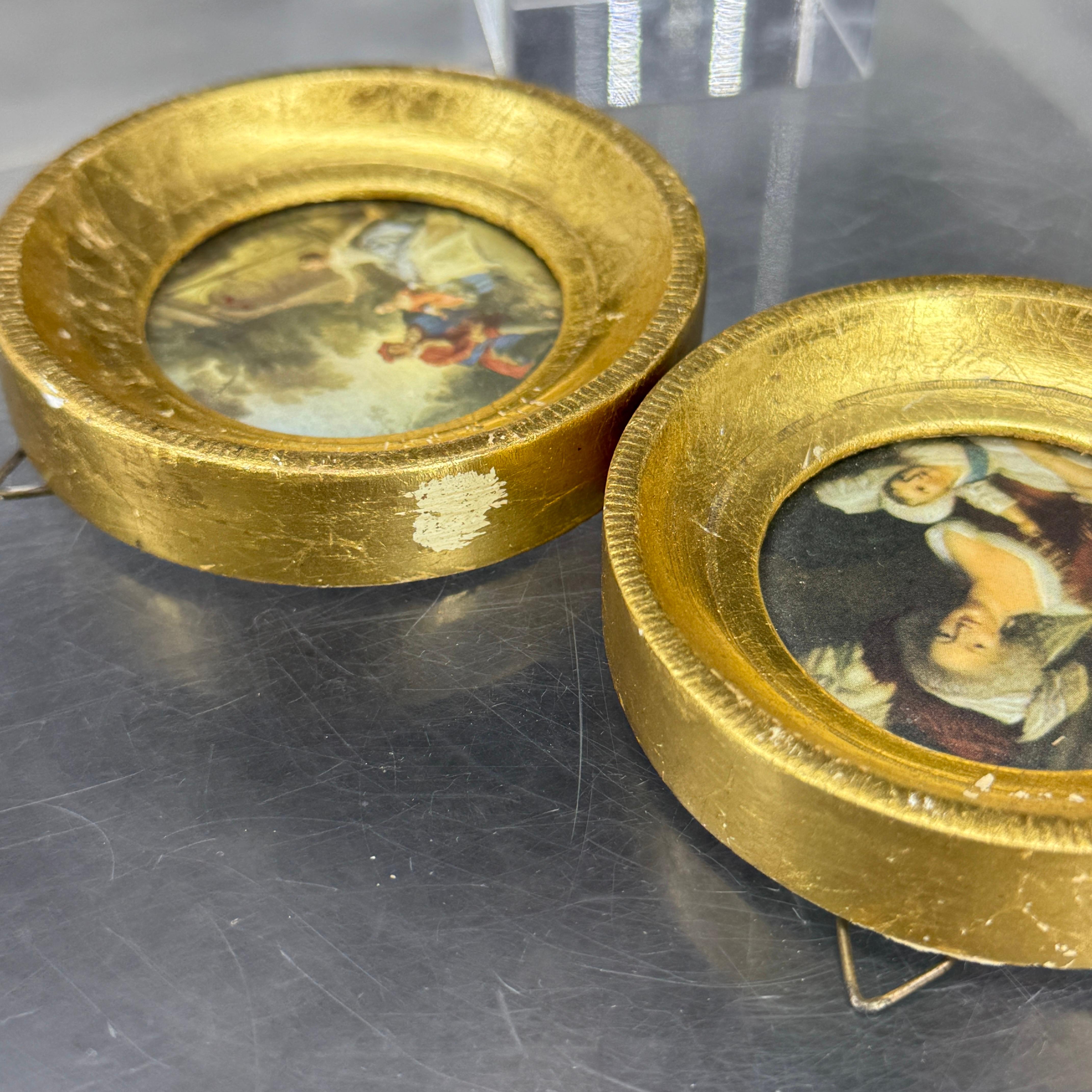 Pair of Small Italian Florentine Gold Gilt Round Art Photo Frames For Sale 2