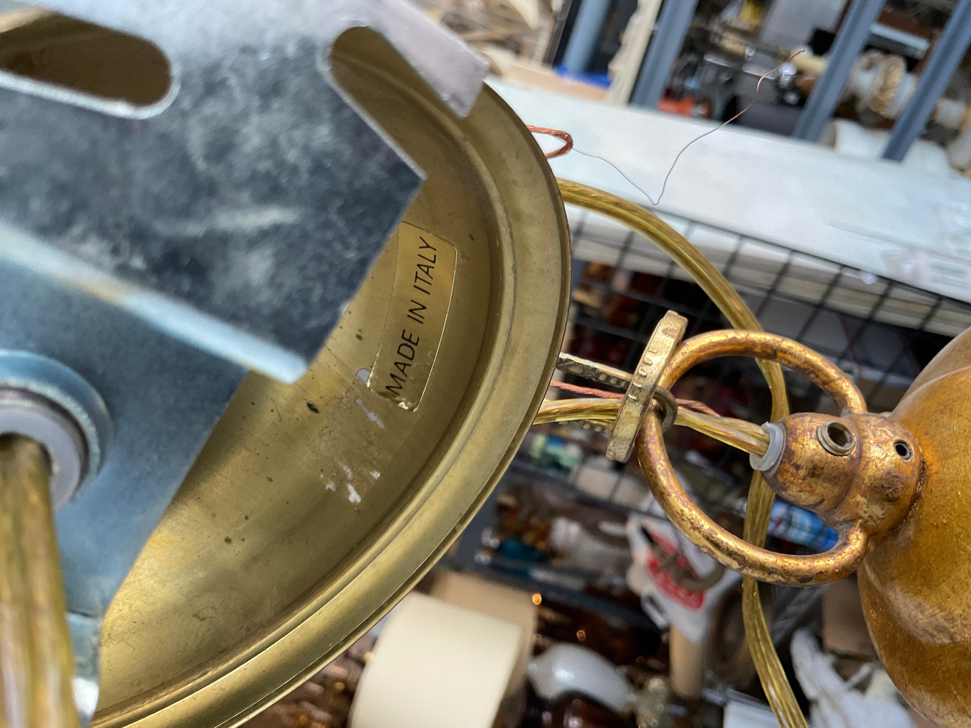 XXI secolo e contemporaneo Coppia di piccoli lampadari italiani in Wood dorato in vendita