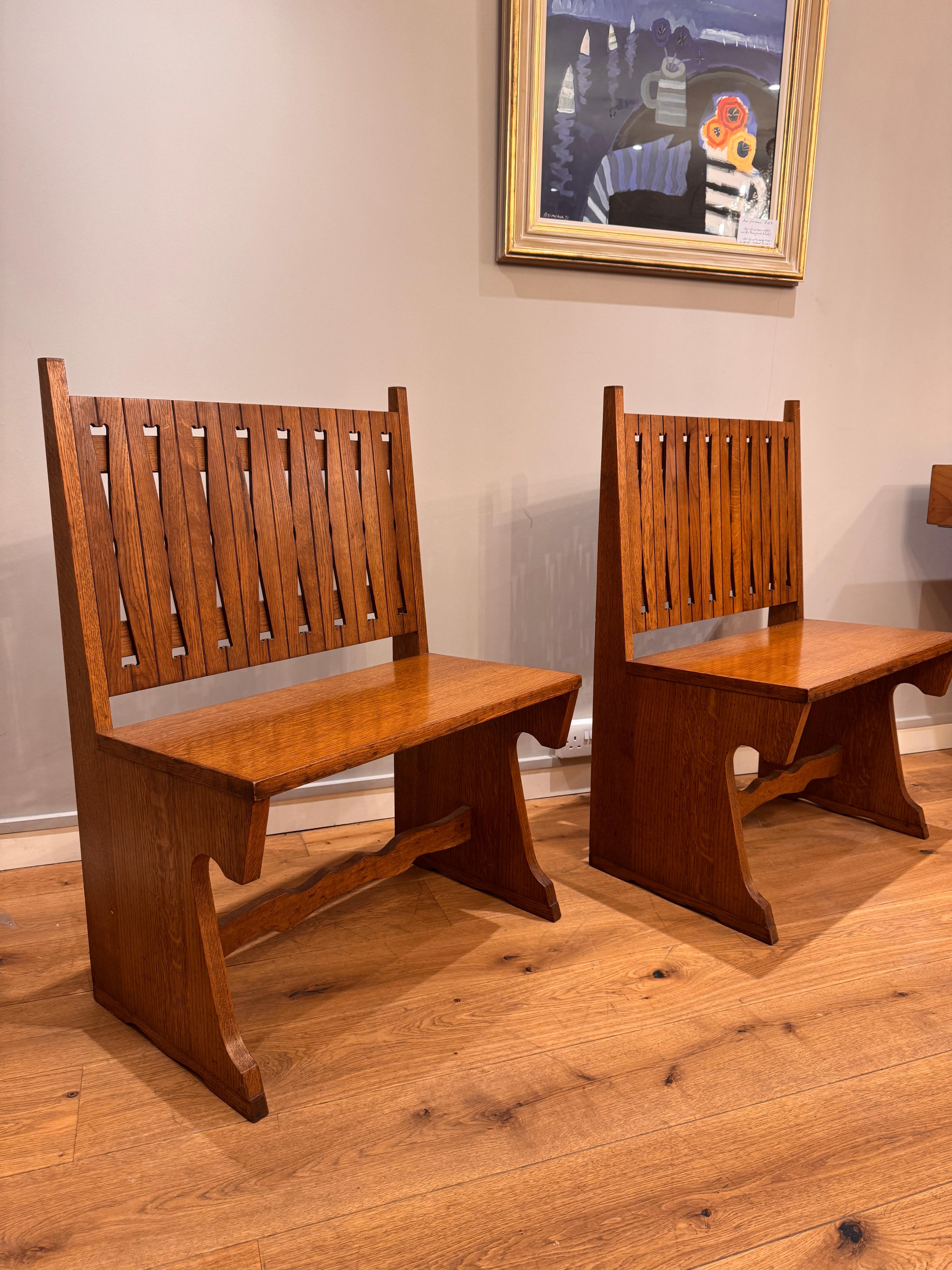 Pair of small Italian oak hallway benches In Good Condition For Sale In London, GB