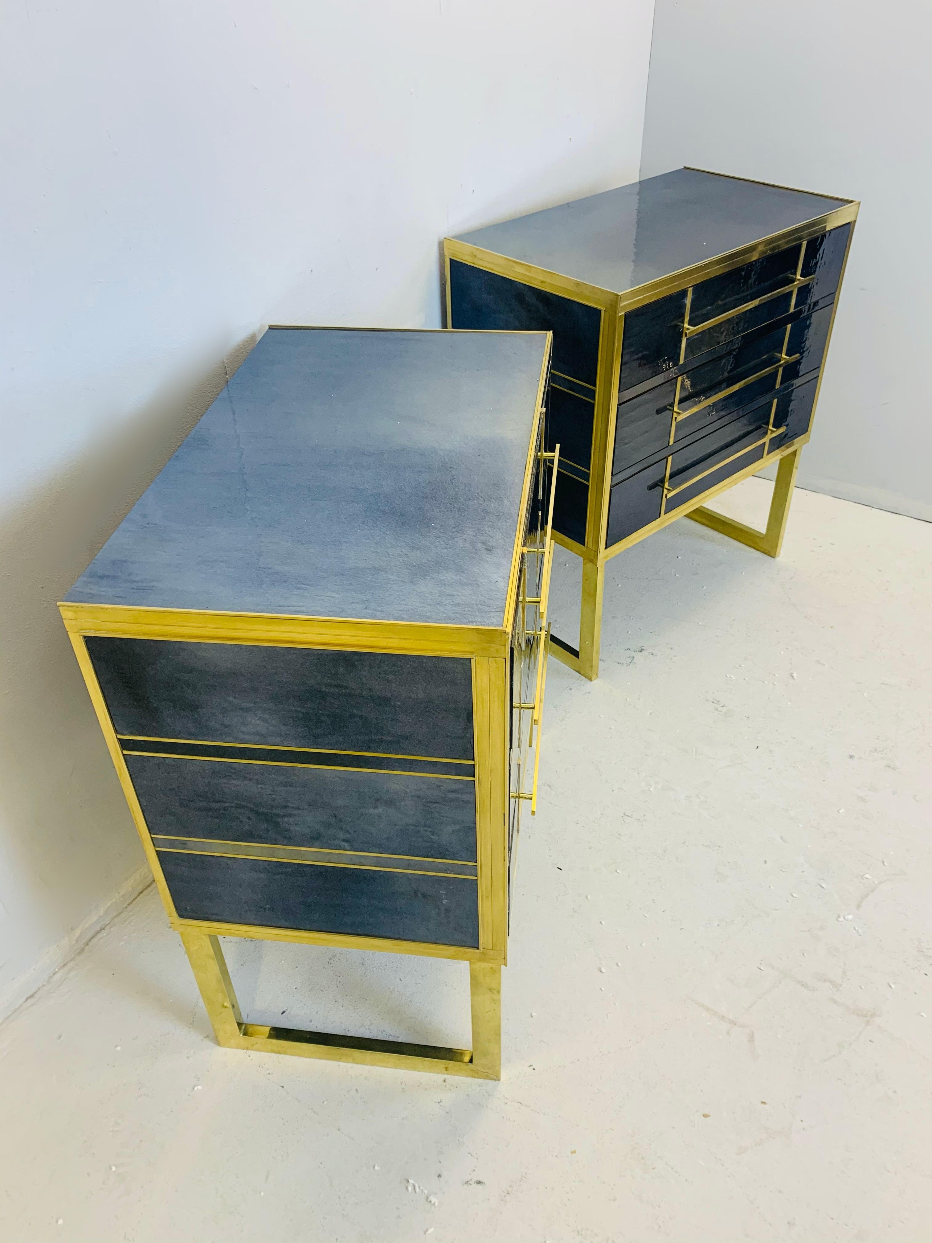 Pair of Small Italian Pearl Glass and Brass Chest of Drawers In Good Condition In Brussels, BE