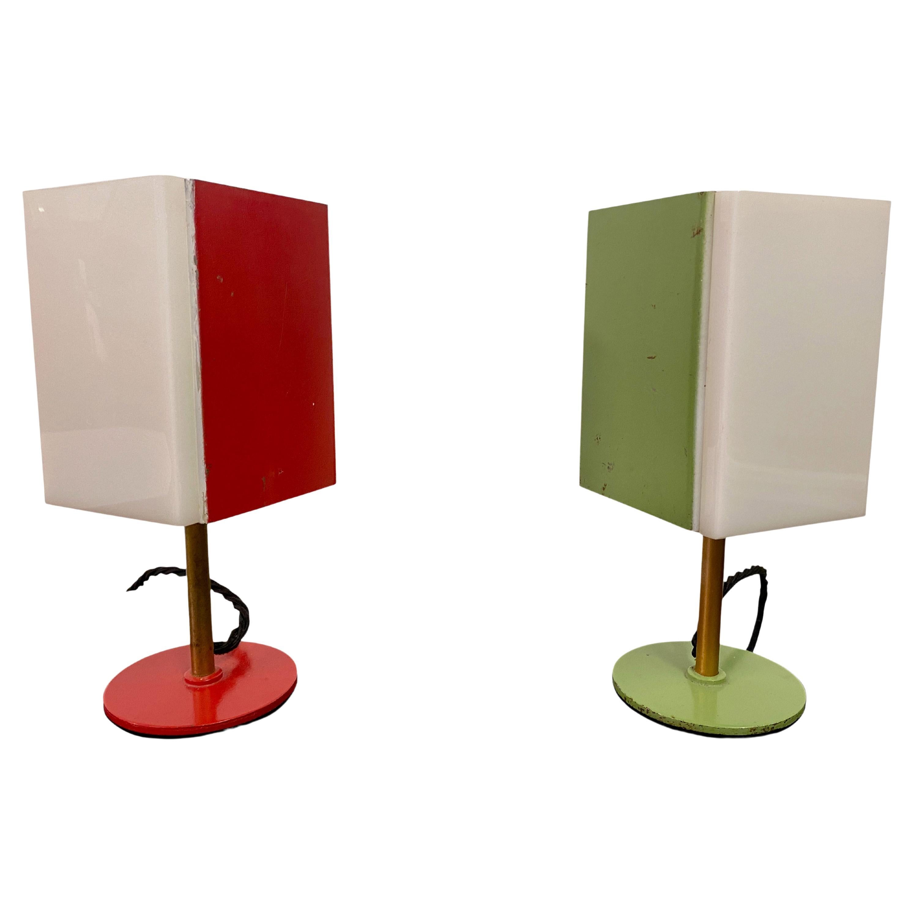 Paar kleine italienische Tischlampen aus Perspex und Metall im Angebot