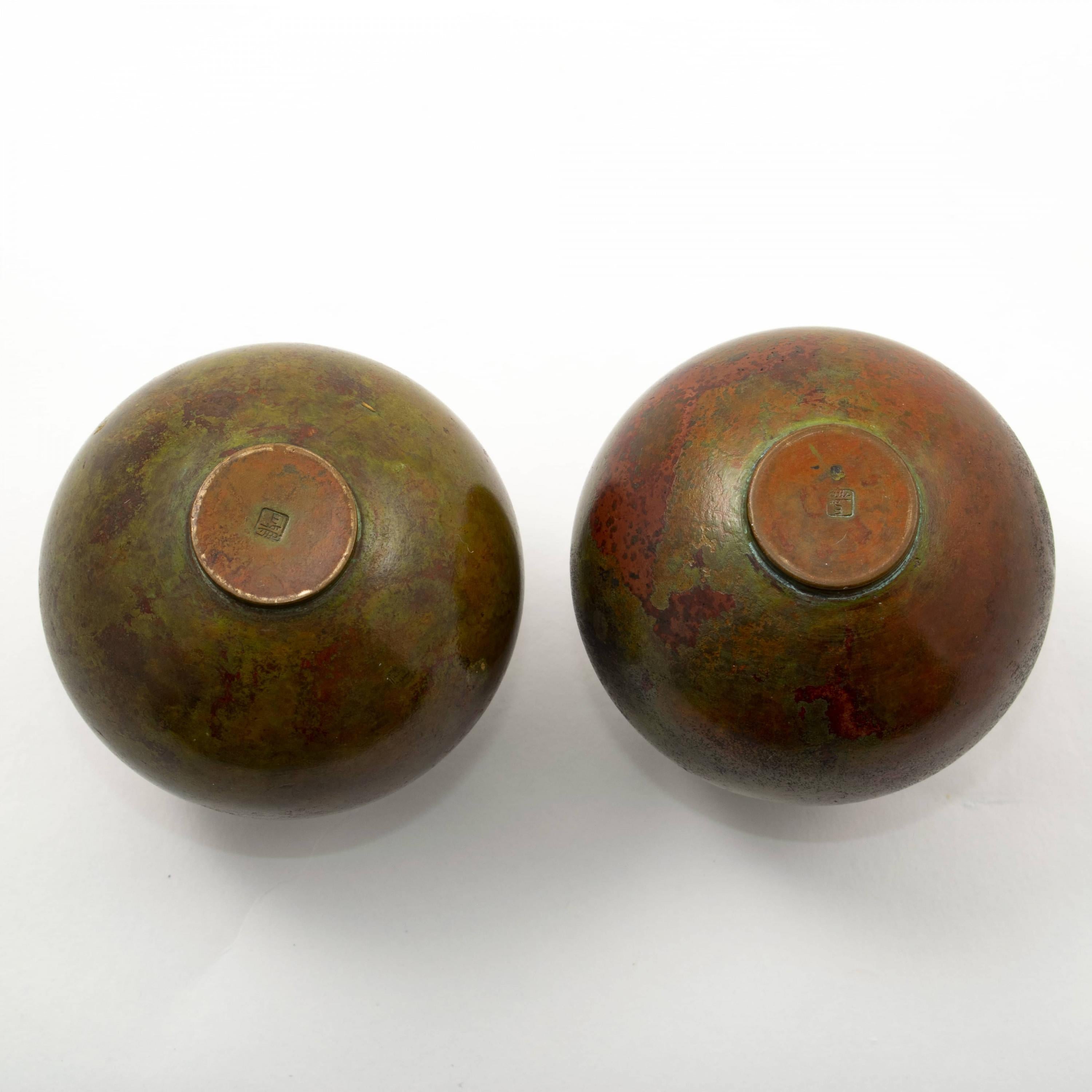 Pair of Small Japanese Ikebana Bronze Vases by Hasegawa Gasen For Sale 3