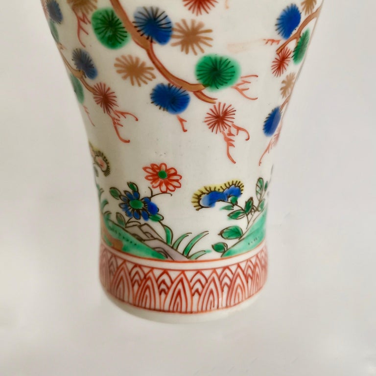 Paire de petits vases japonais en imari avec prunus Aoki Kyodai
