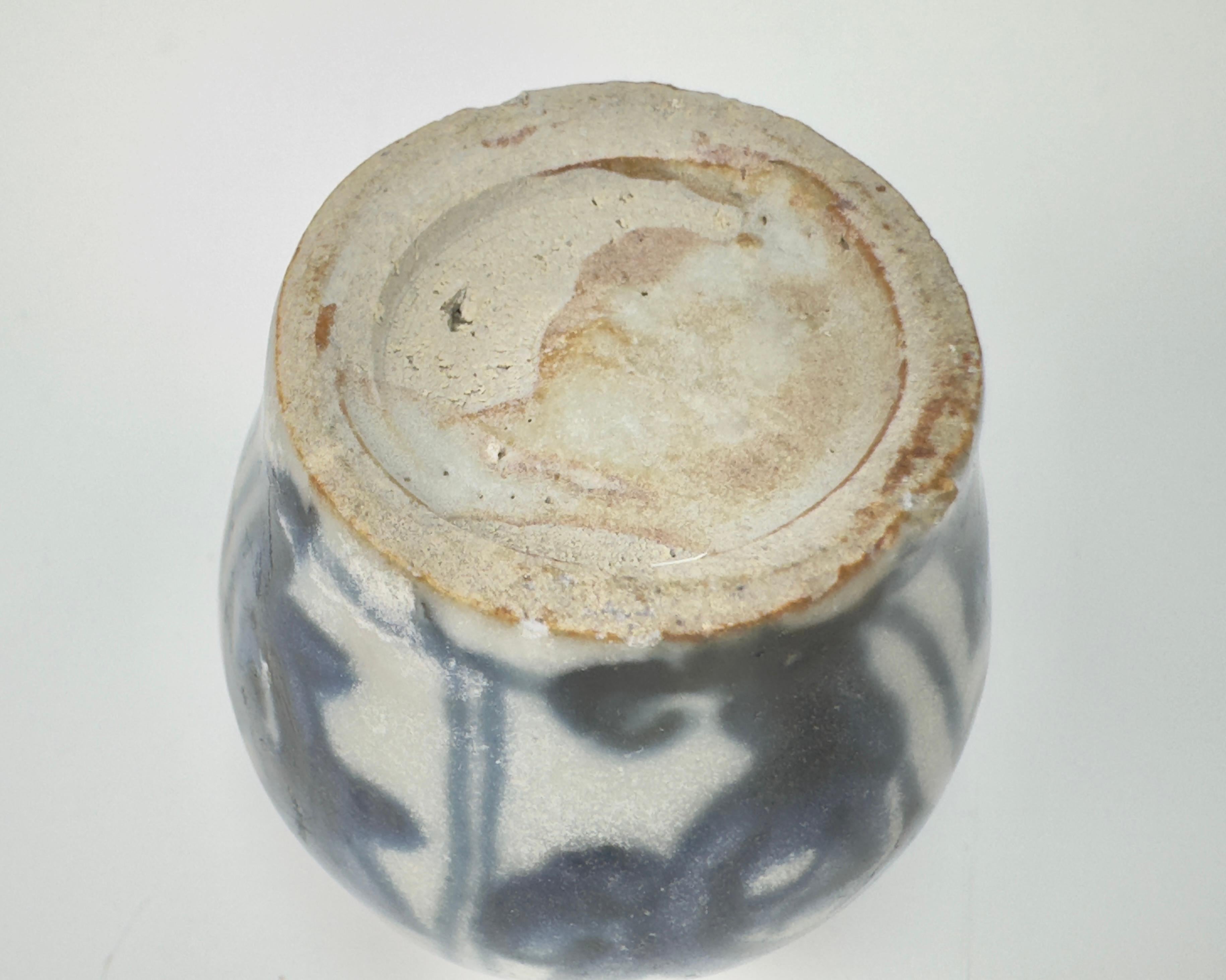 Ein Paar kleine Gefäße mit arabischem Design, späte Ming-Ära(16-17. Jahrhundert) (Keramik) im Angebot