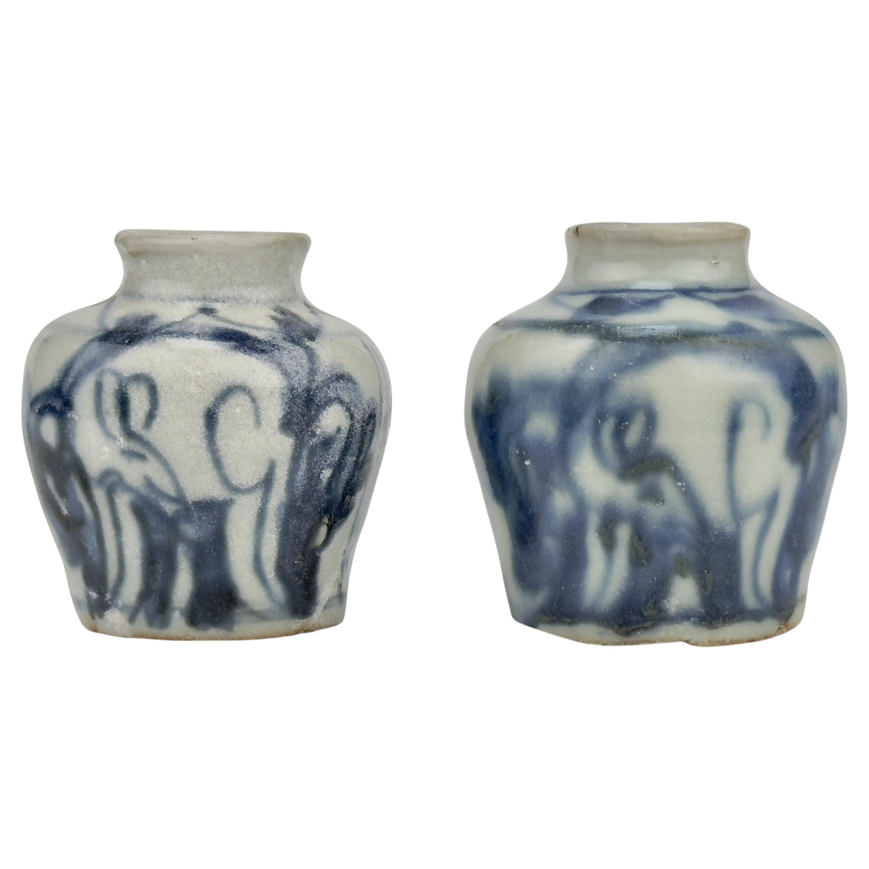 Pair of Small Jarlet with arabesque design, Late Ming Era(16-17th century) For Sale
