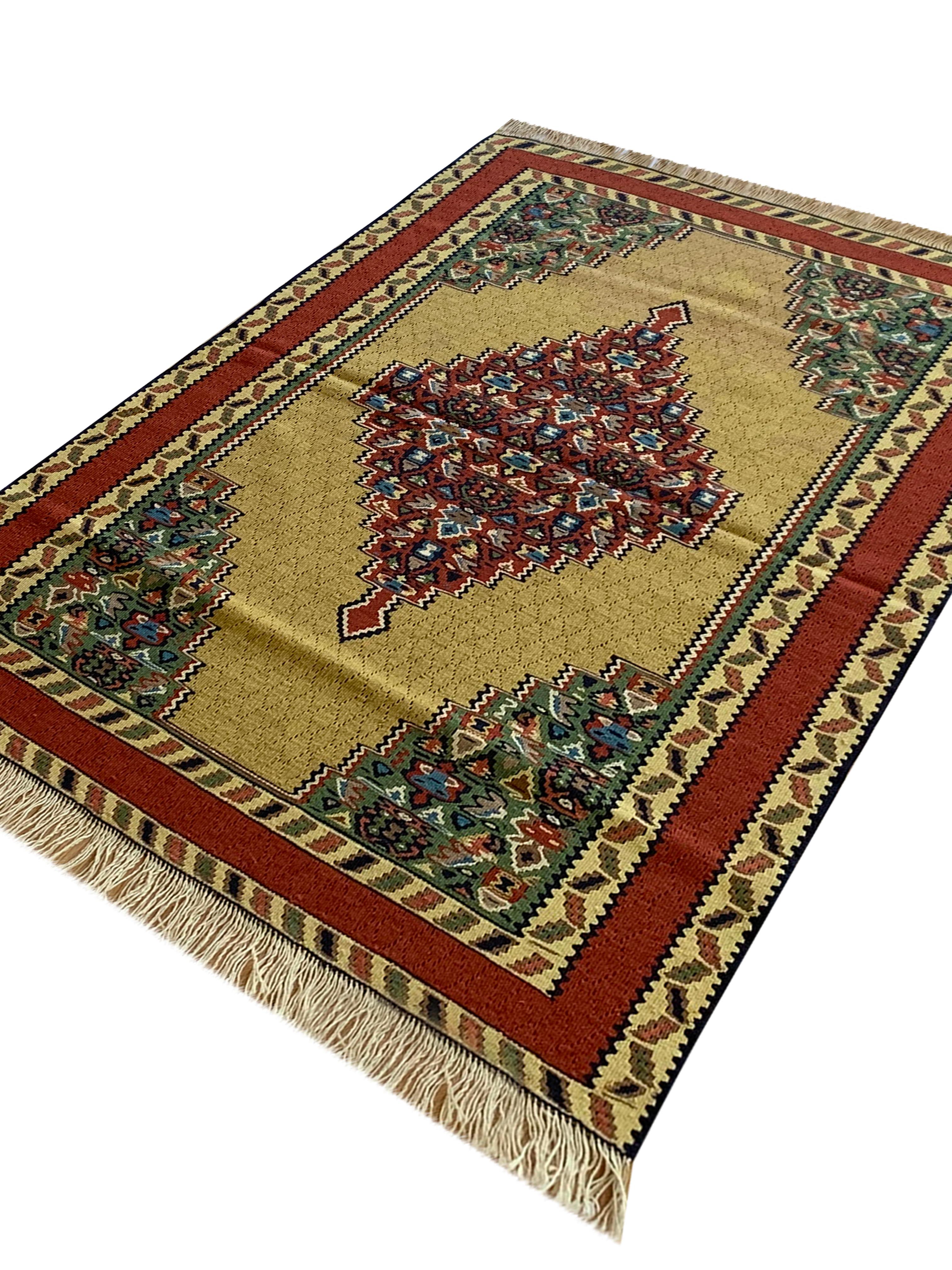 Pair of Small Kilim Rugs Handwoven Oriental Geometric Area Rugs In New Condition For Sale In Hampshire, GB