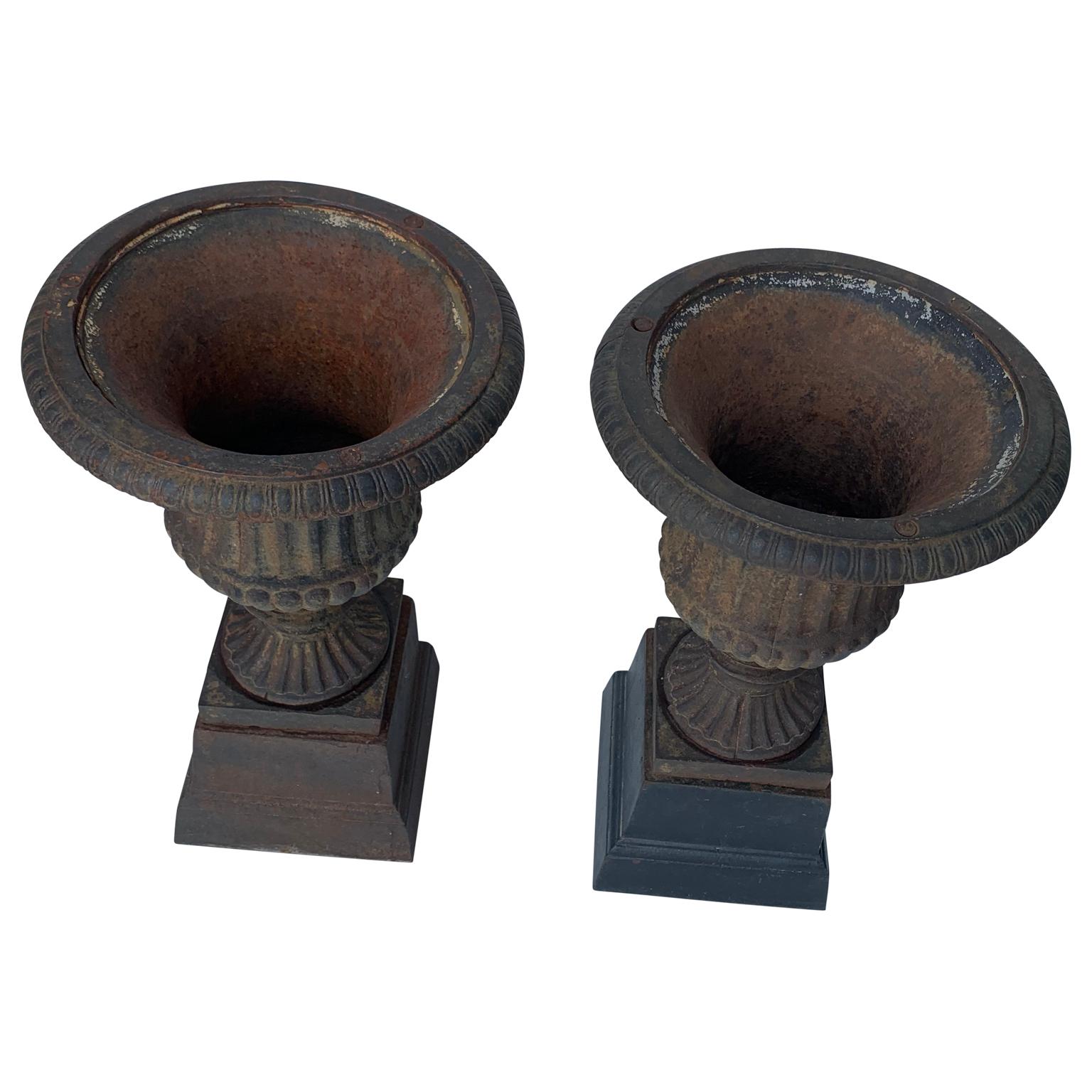 Belle Époque Pair Of Small Late 19th Century Cast Iron Urns On Stands