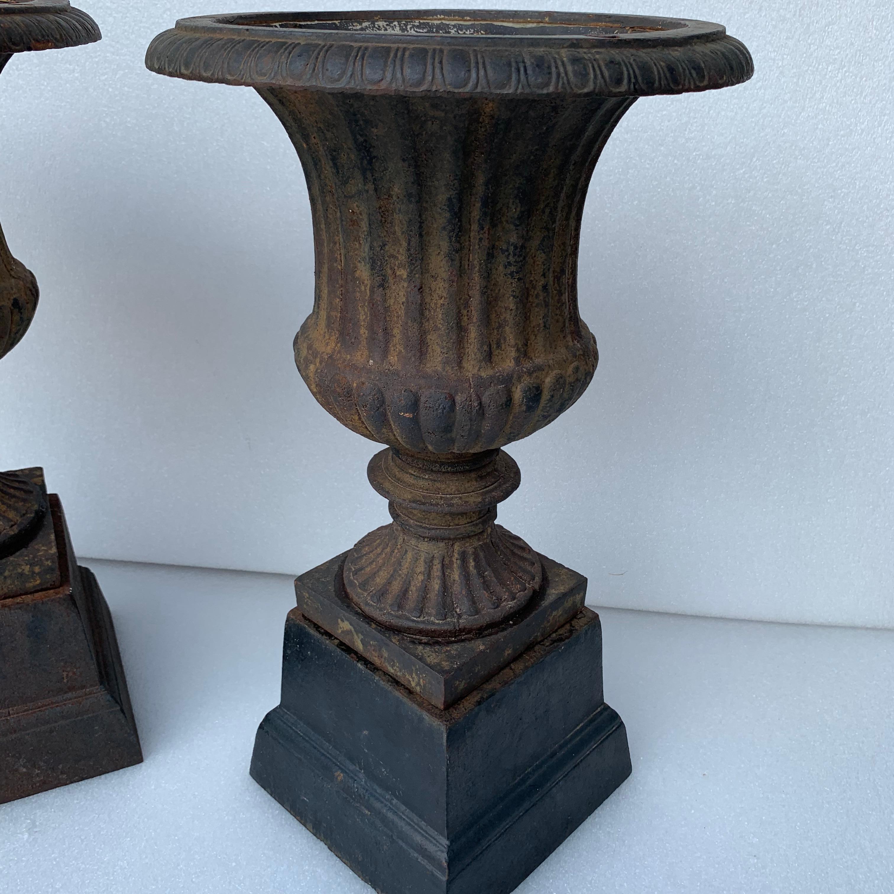 Pair Of Small Late 19th Century Cast Iron Urns On Stands In Good Condition In Haddonfield, NJ
