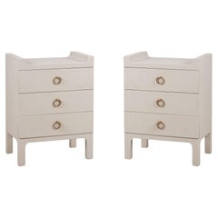 Paire de petites tables de nuit scandinaves modernes enveloppées de lin