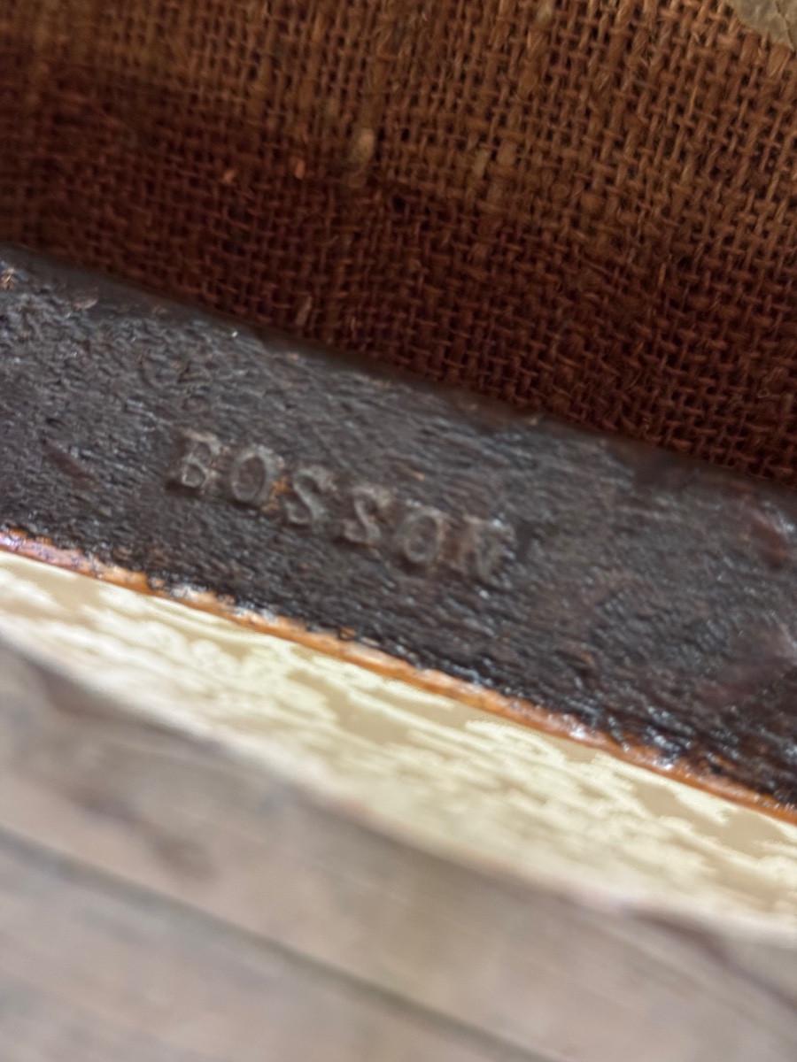 Français Paire de petites chaises à oreilles de style Louis XV en noyer sculpté, estampillées Bosson en vente