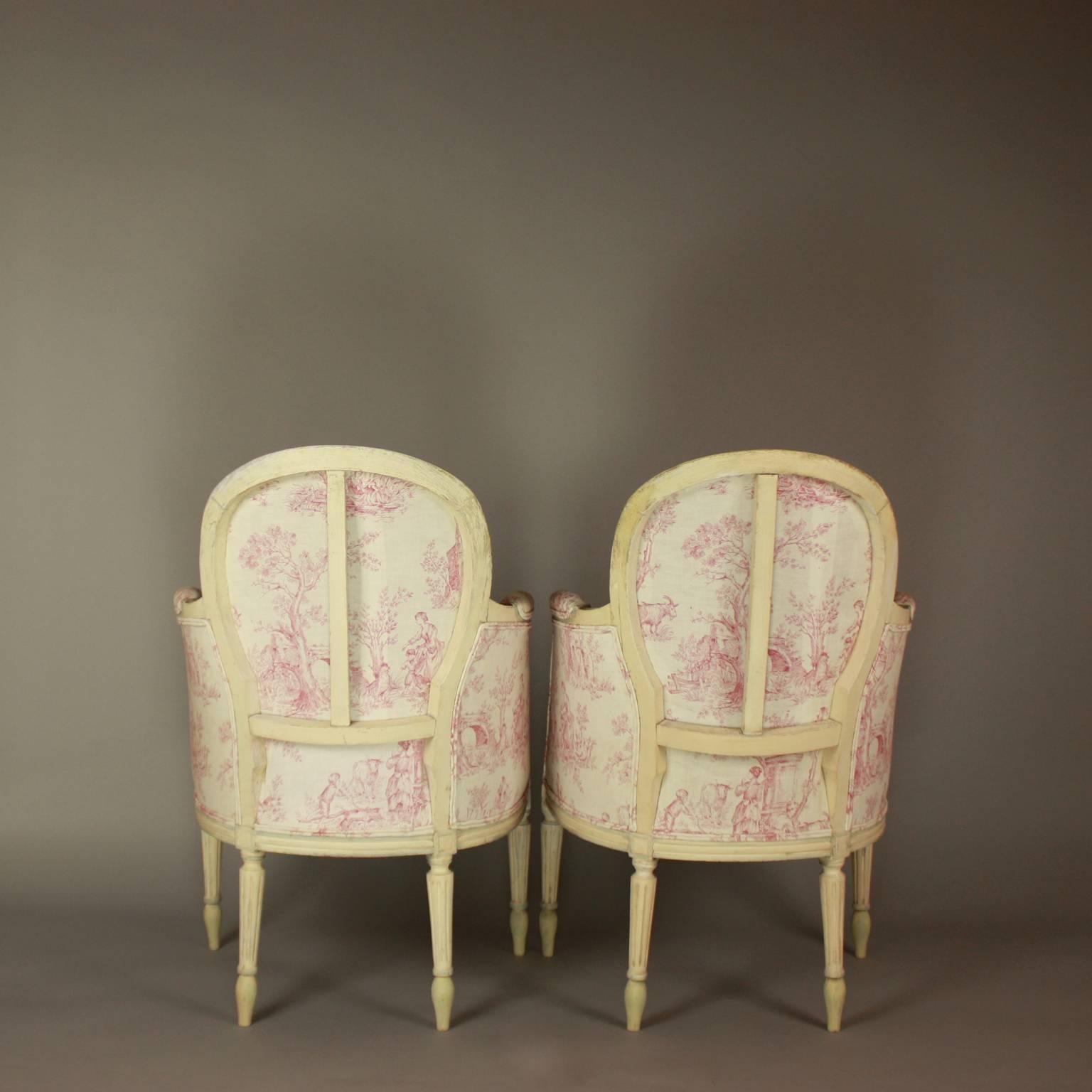 Pair of French 19th Century Louis XVI Style Painted Wood Armchairs or Bèrgères In Good Condition In Berlin, DE