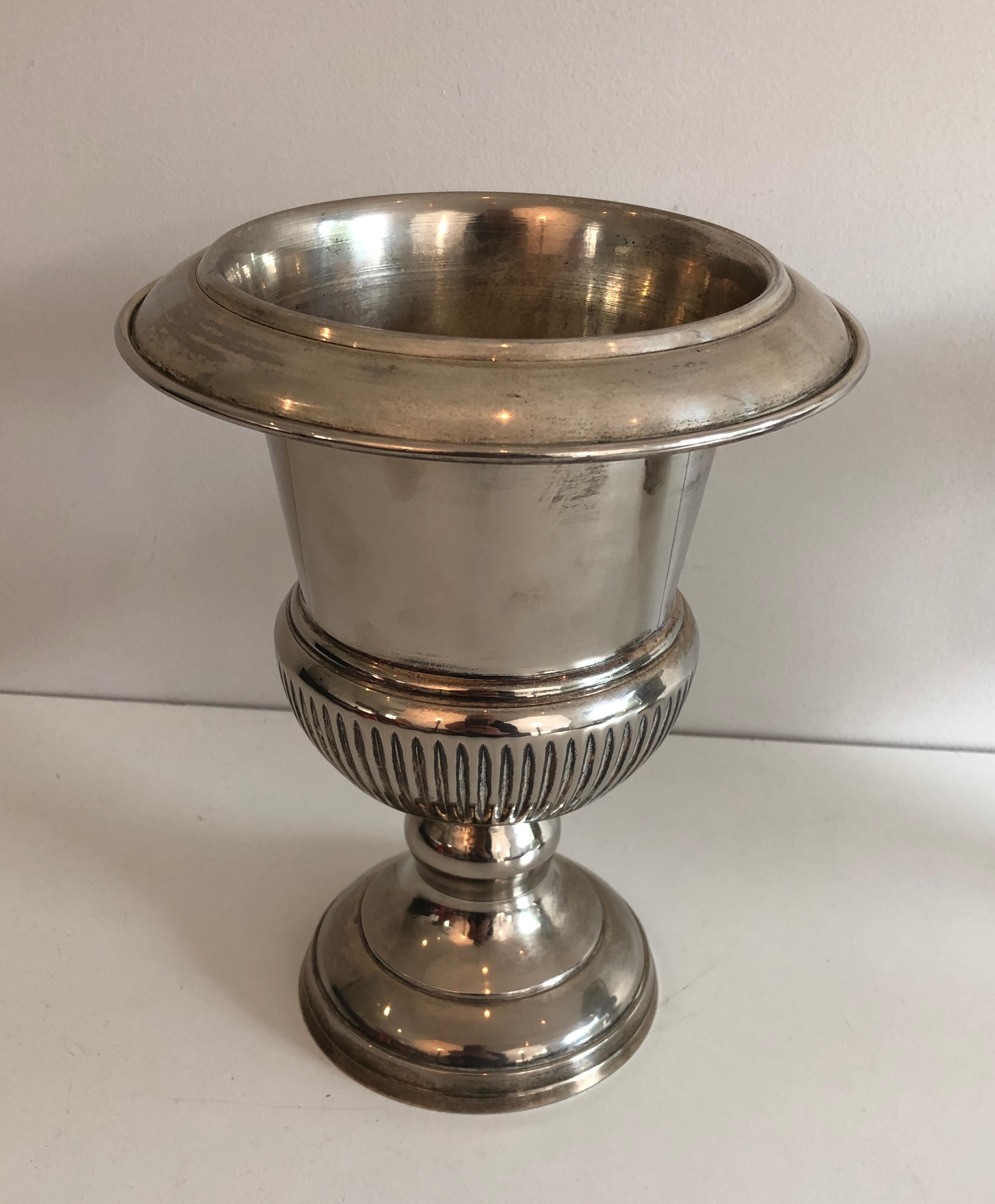 Pair of Small Medicis Style Silvered Metal Champagne Bucket, French, circa 1940 In Good Condition For Sale In Marcq-en-Barœul, Hauts-de-France