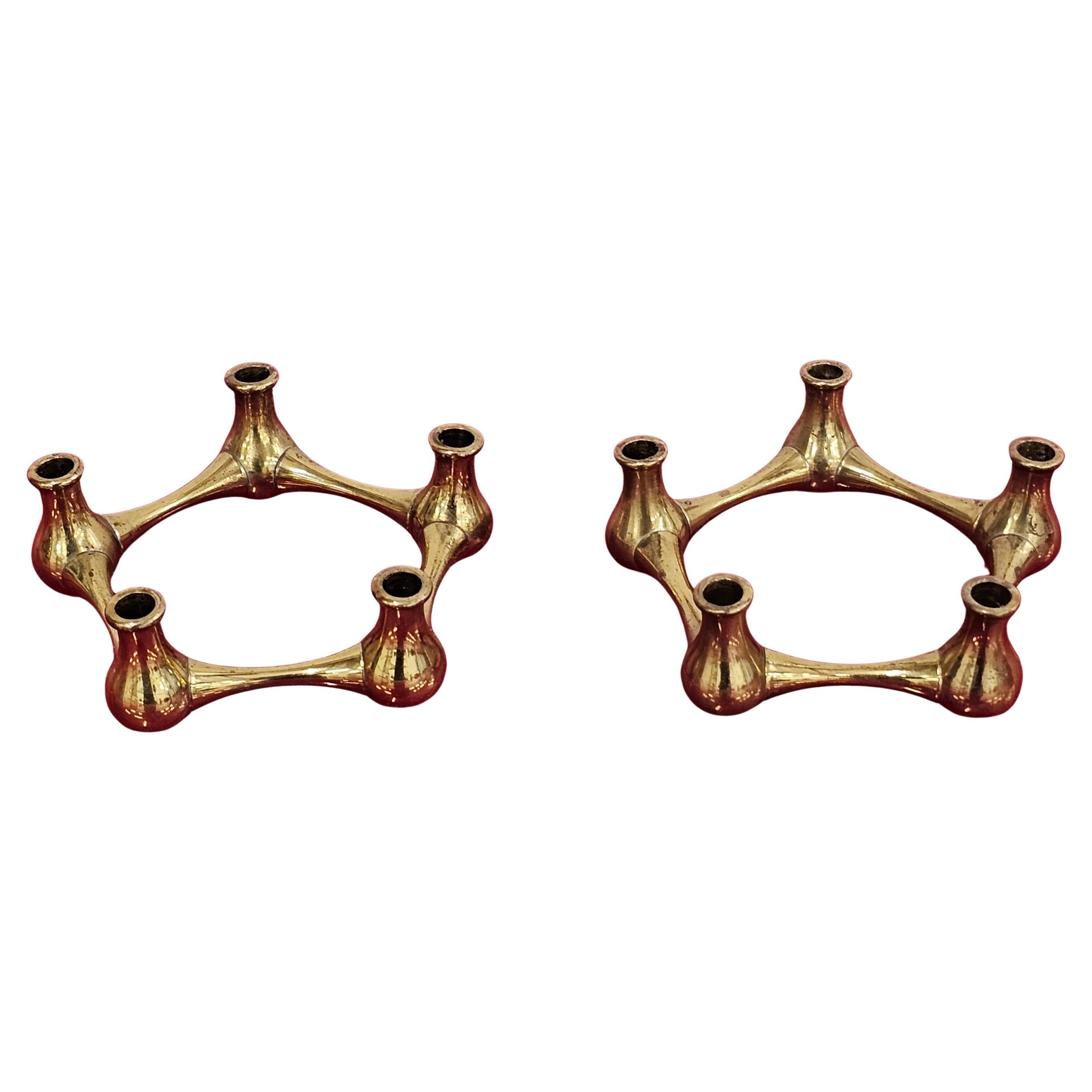 Coppia di piccoli portacandele in ottone massiccio del Mid Century Modern