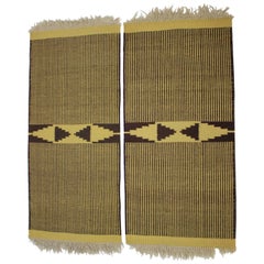 Coppia di piccoli tappeti Kilim geometrici del Medioevo, anni '60