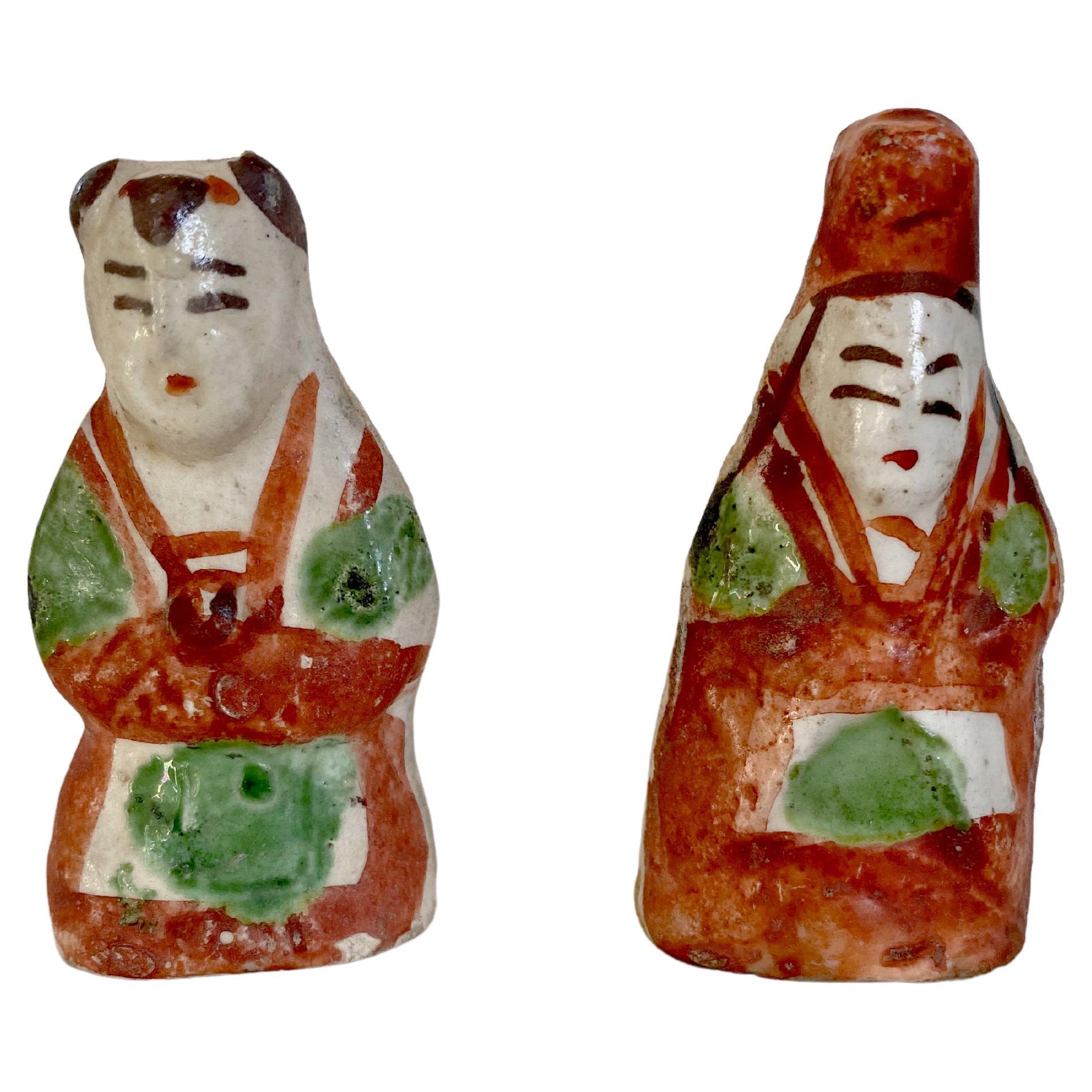 Paire de petites figurines en poterie de la dynastie Ming Ming en vente