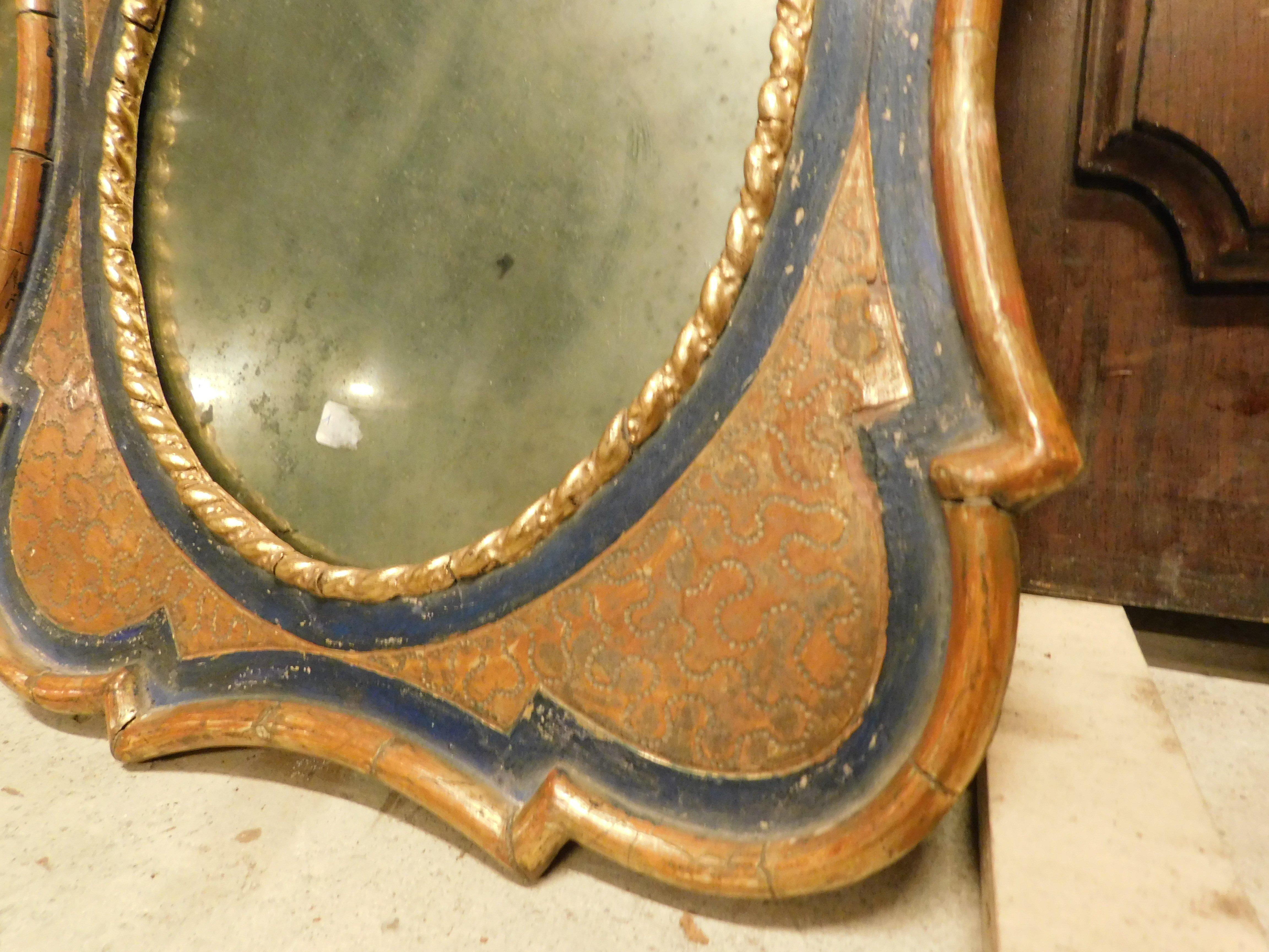 Pareja de pequeños espejos de madera lacada y dorada, Italia en Bueno estado para la venta en Cuneo, Italy (CN)