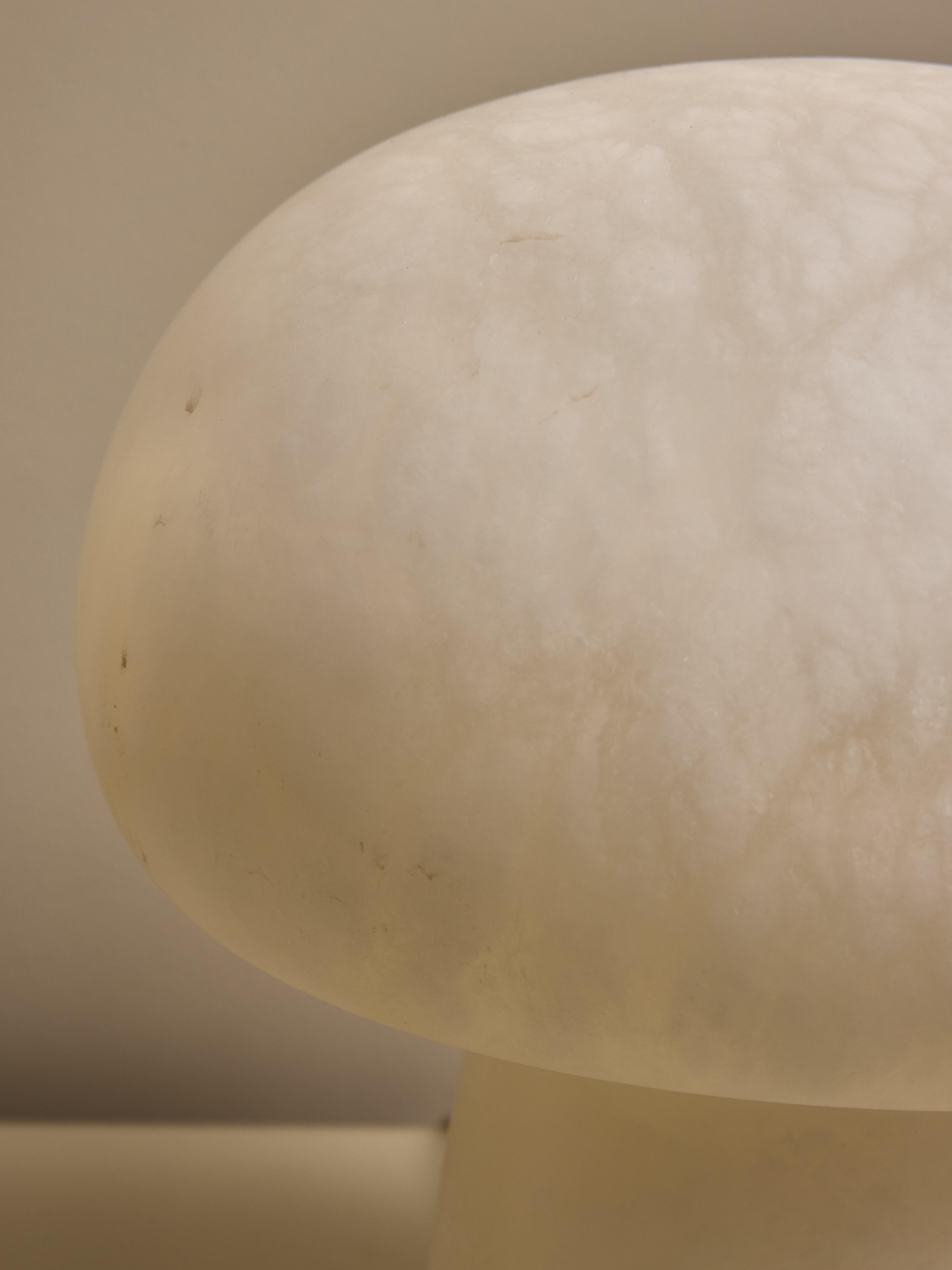 Espagnol Paire de petites lampes de table en albâtre en forme de champignon en vente