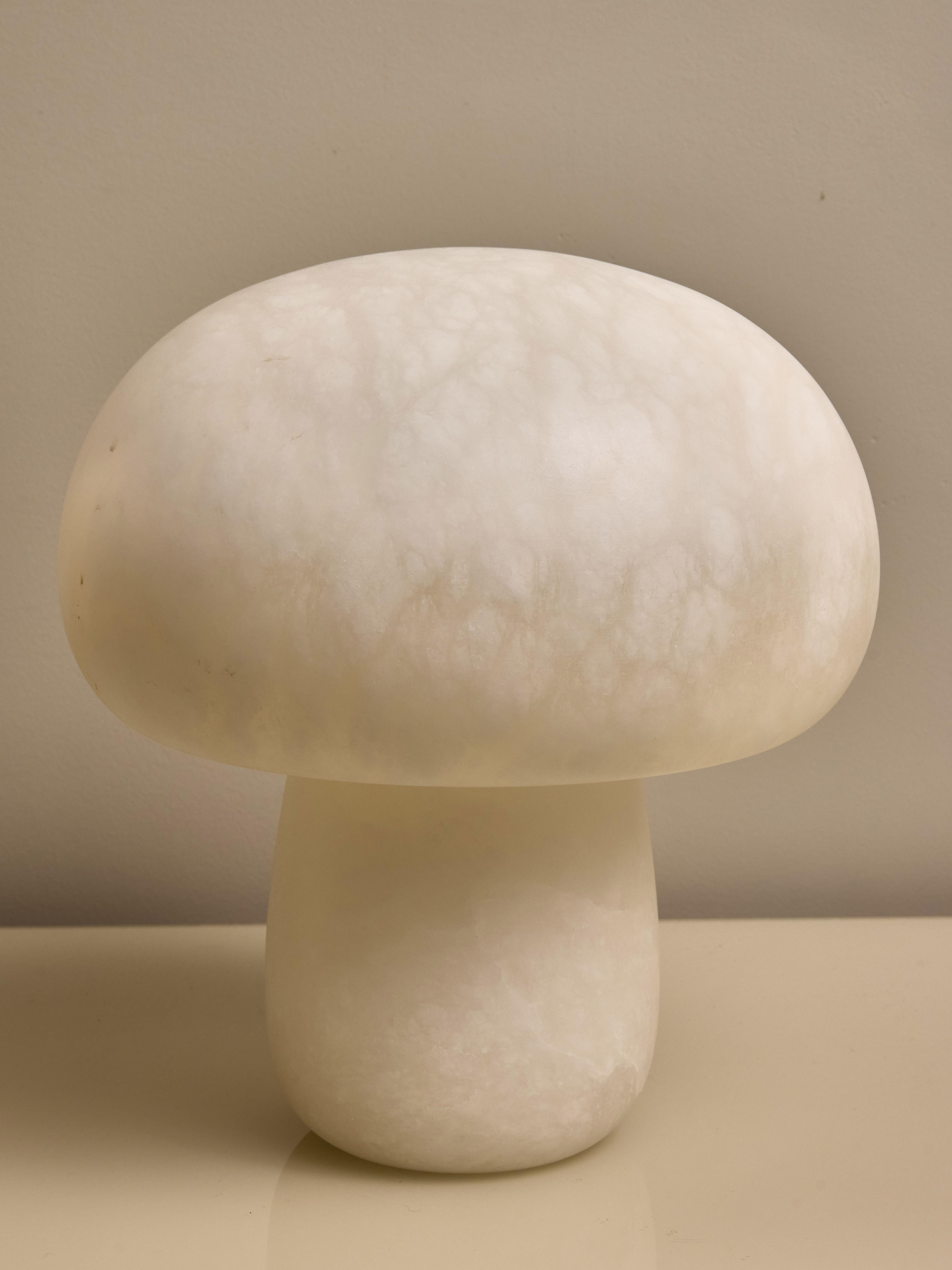 Paire de petites lampes de table en albâtre en forme de champignon Neuf - En vente à Saint-Ouen, IDF