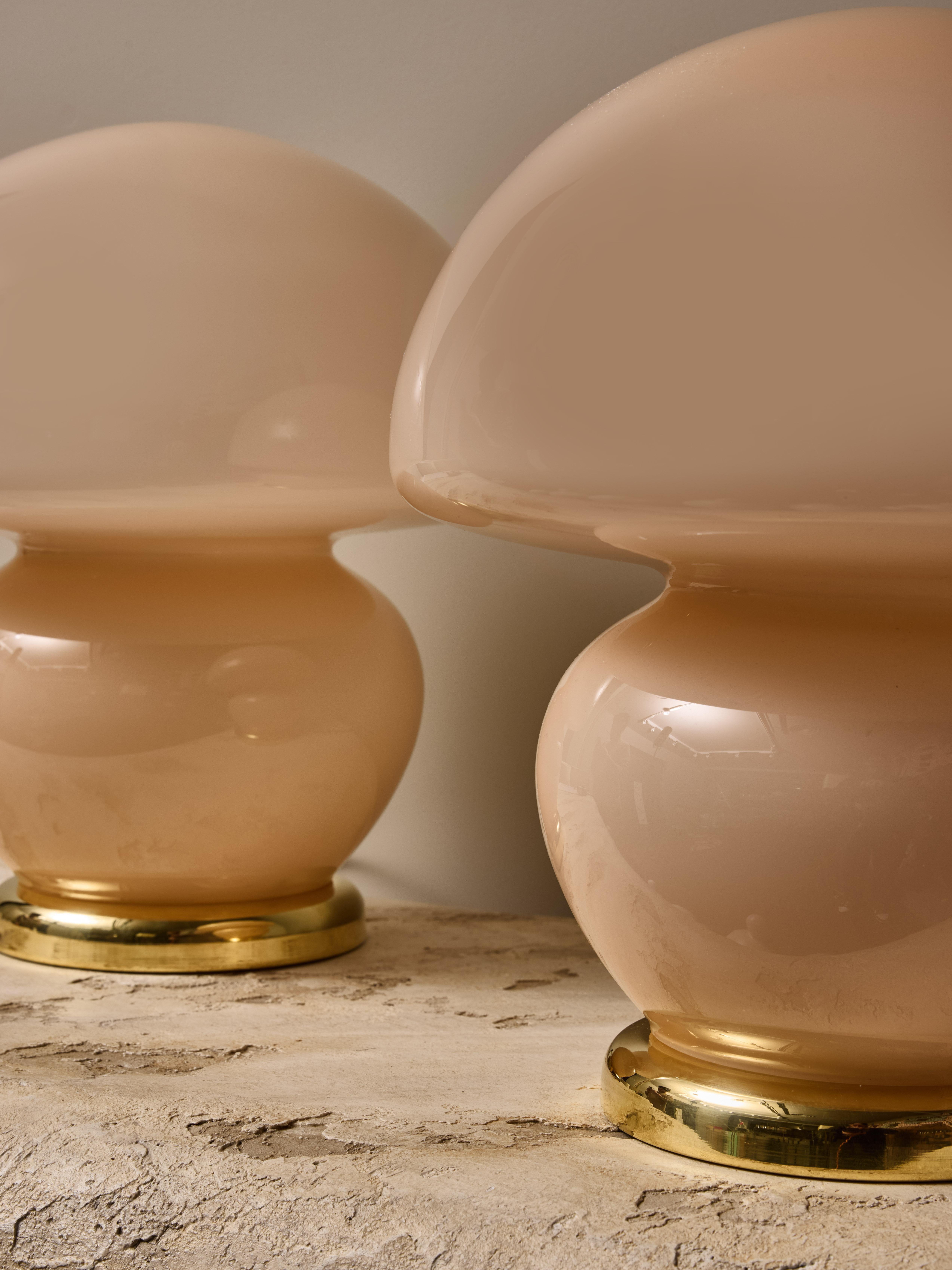 Italian Pair of Small Mushroom Shaped Pink Murano Glass Table Lamps with Brass For Sale