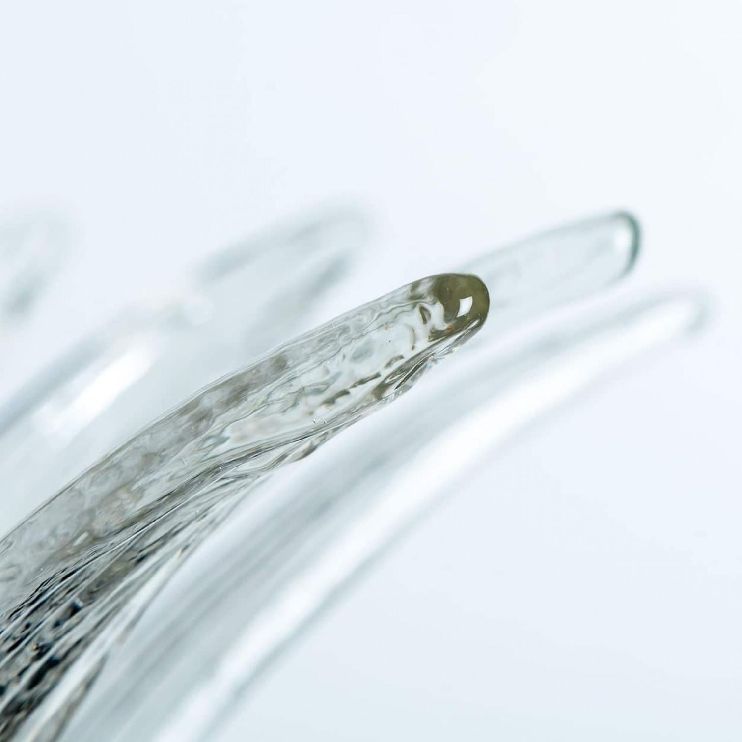 Pair of Small Palmette Gold Brass Structured Wall Lights, 1960s, Kalmar en venta 4