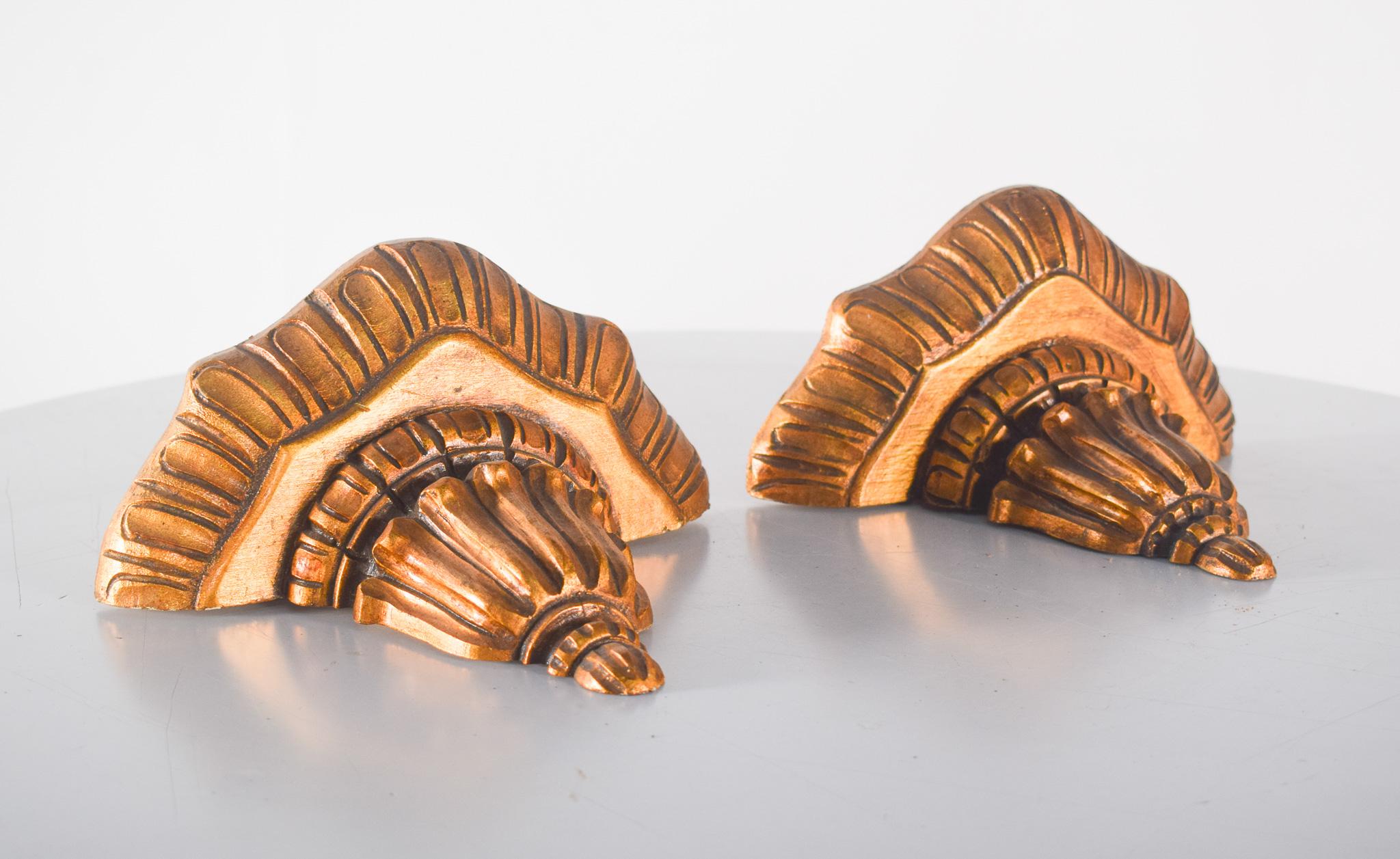 Mid-Century Modern Pair of Small Pedestals in Gilded Wood For Sale