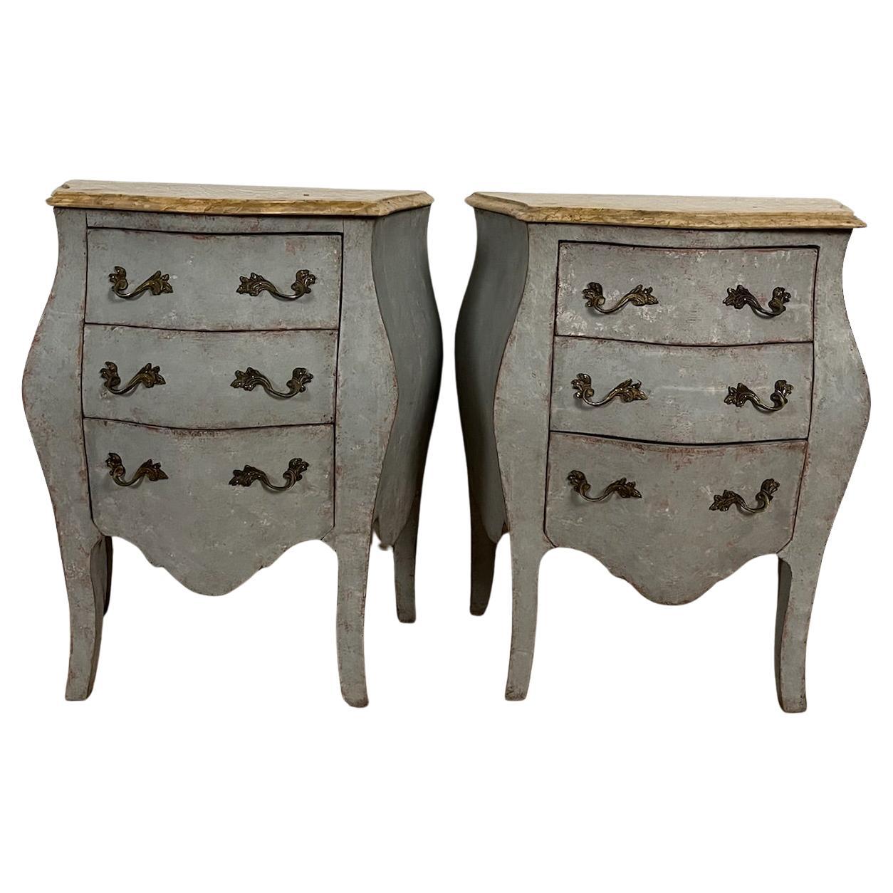 Pair of small Rococo bombe commodes / Nightstands - 20th Century
