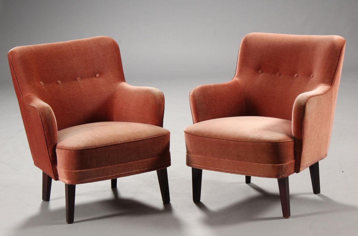 Pair of comfortable and stylish Danish modern small armchairs upholstered in rose-colored buttoned velour, tapered legs of stained beechwood. Perfect for a lounge or bedroom.