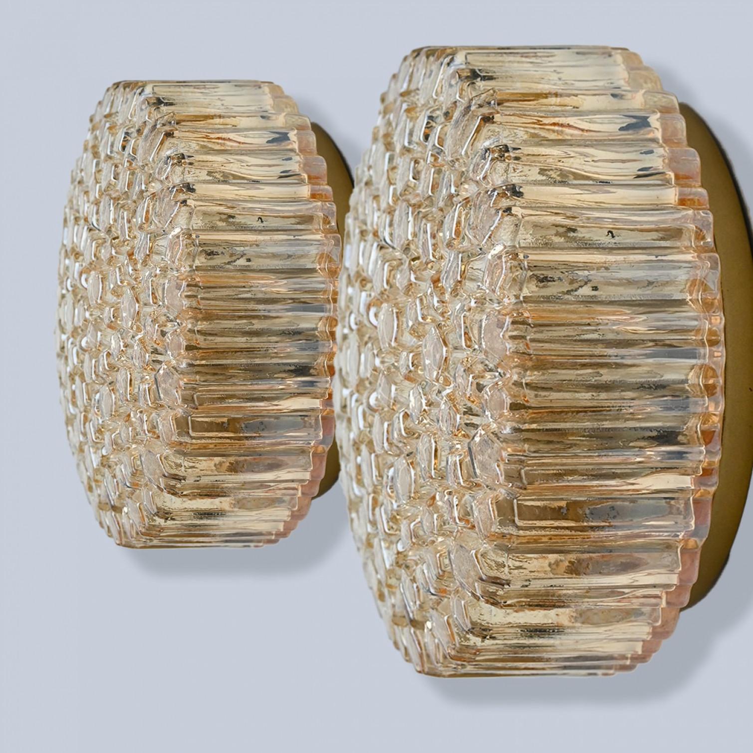Clear colored textured glass wall light designed in the style of Glashütte Limburg around 1960-1970 in Europe, Germany. The rich textured bubbled glass gives a wonderful glow. There are multiple similarly designed lights available, please check the