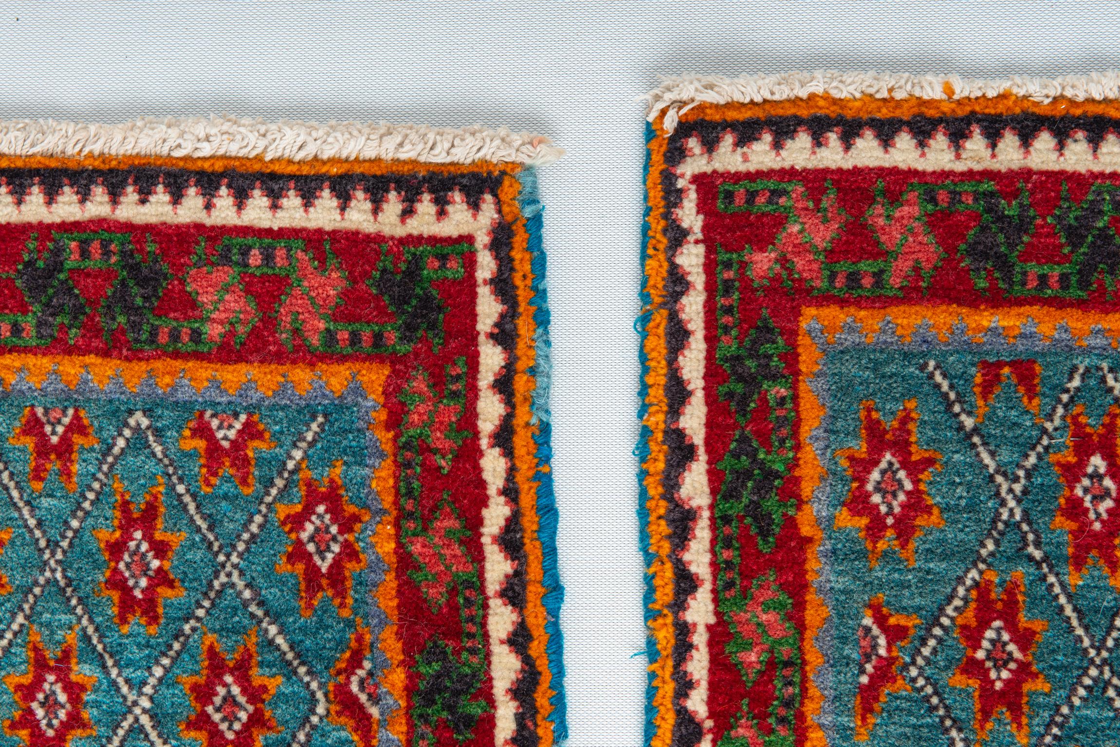Pair of Small Rugs or Cushions In Excellent Condition For Sale In Alessandria, Piemonte