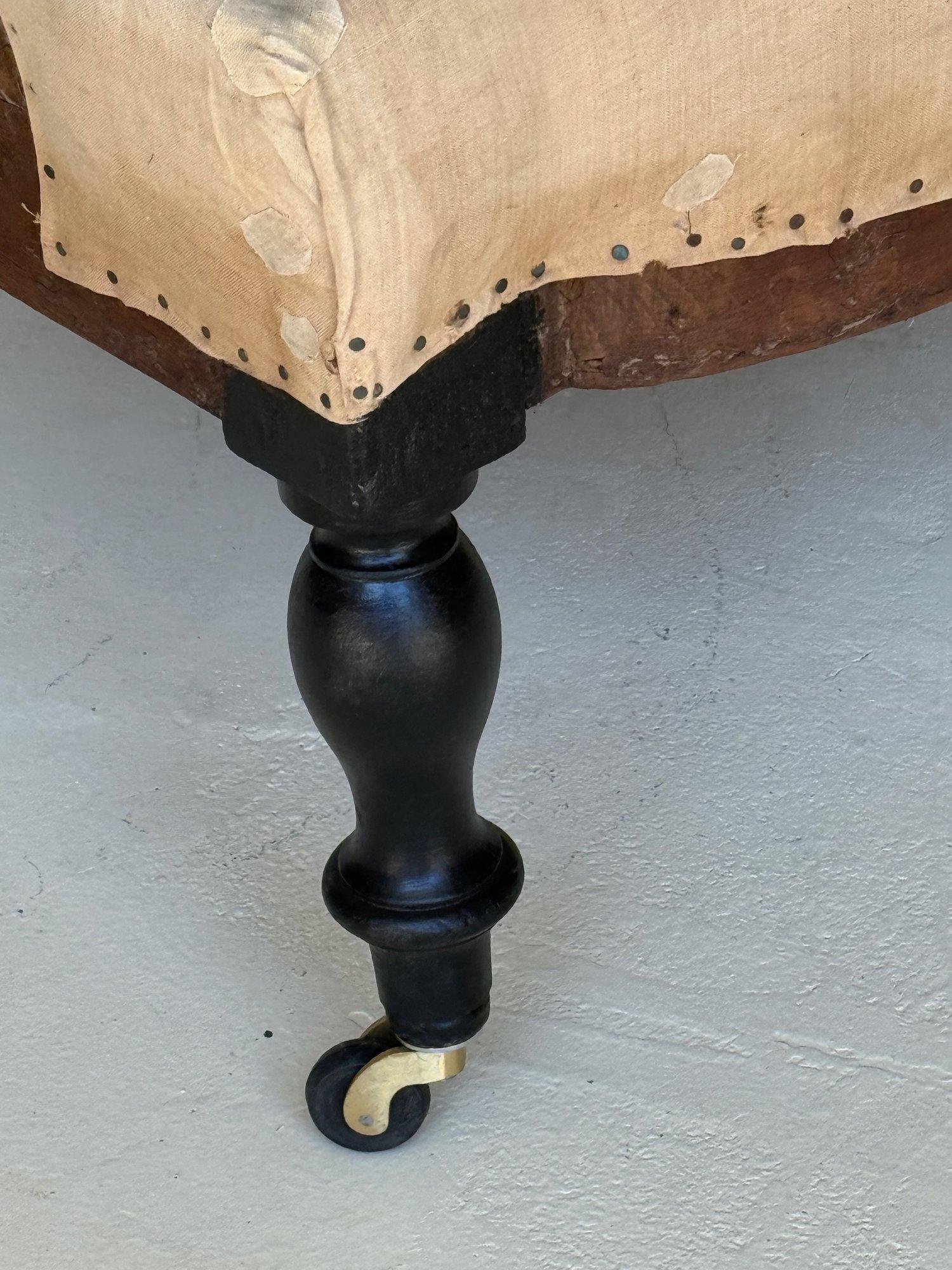 Coppia di poltrone francesi Napoleone III in mussola di piccole dimensioni in vendita 4