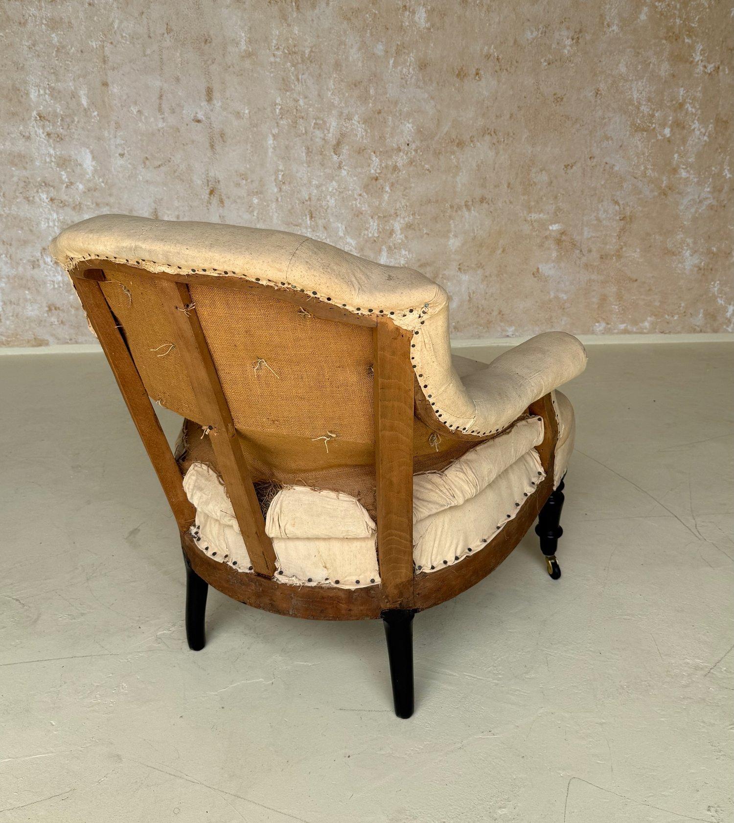 Coppia di poltrone francesi Napoleone III di piccole dimensioni con imbottitura a diamante in vendita 4