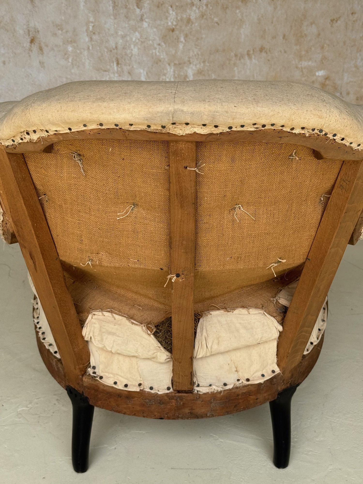 Coppia di poltrone francesi Napoleone III di piccole dimensioni con imbottitura a diamante in vendita 6