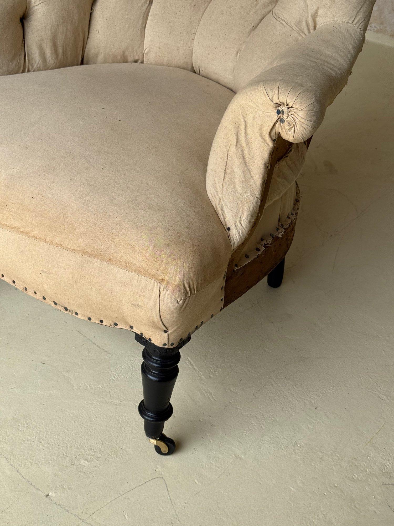 Coppia di poltrone francesi Napoleone III di piccole dimensioni con imbottitura a diamante in vendita 12