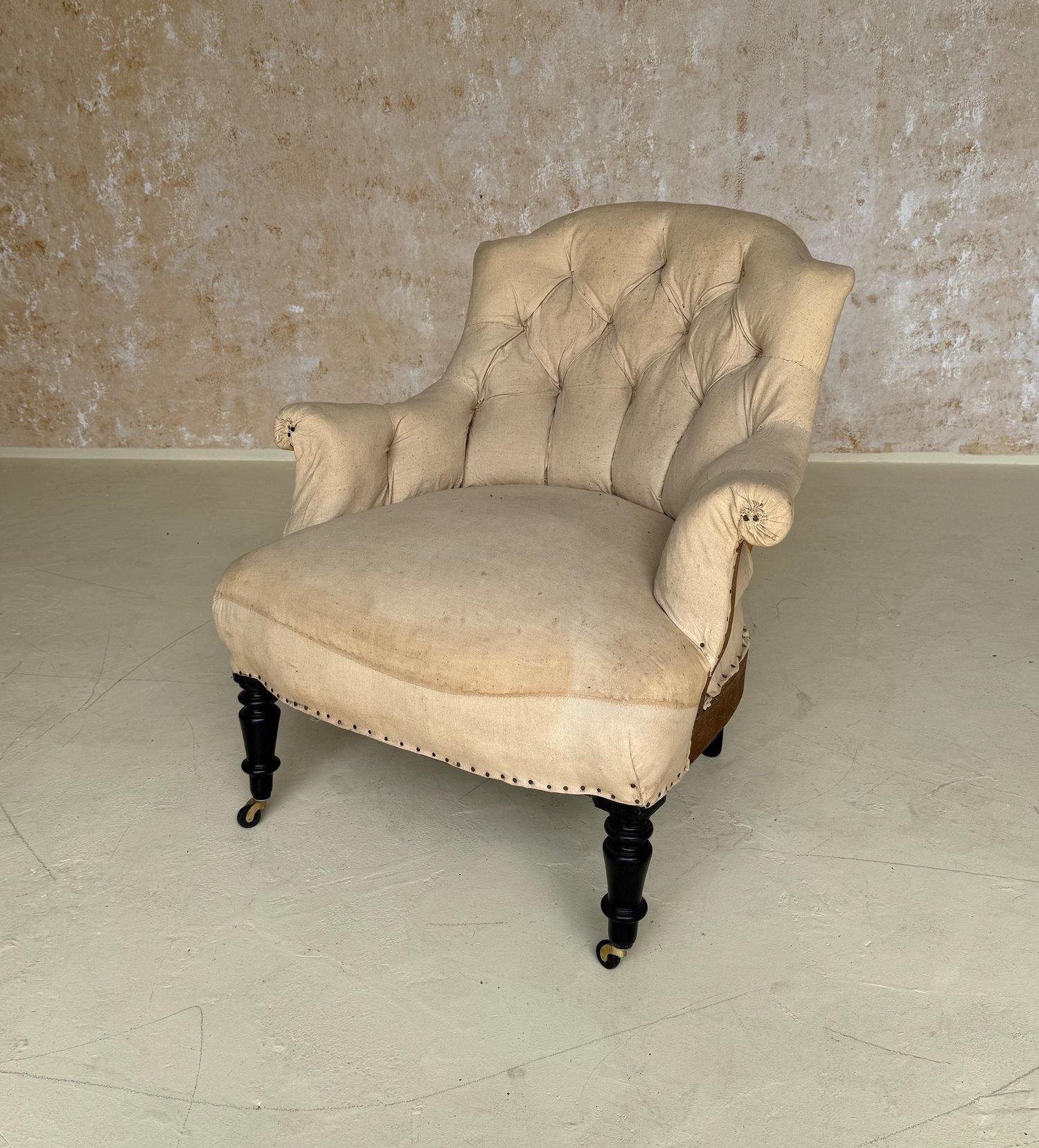 Coppia di poltrone francesi Napoleone III di piccole dimensioni con imbottitura a diamante in vendita 1