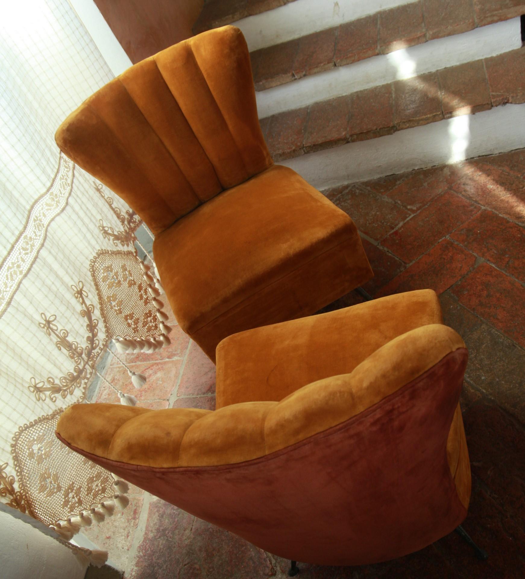 Pair of Small Scallop Chairs, Brass Cast Feet Original Velvet, Casa E Giardino 4