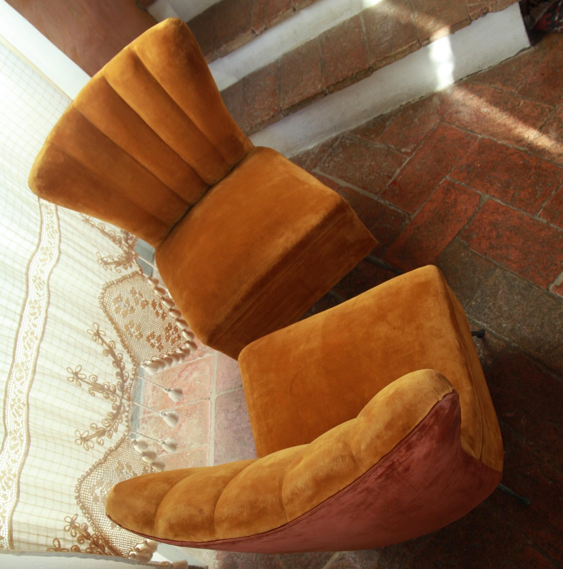 Pair of Small Scallop Chairs, Brass Cast Feet Original Velvet, Casa E Giardino 11