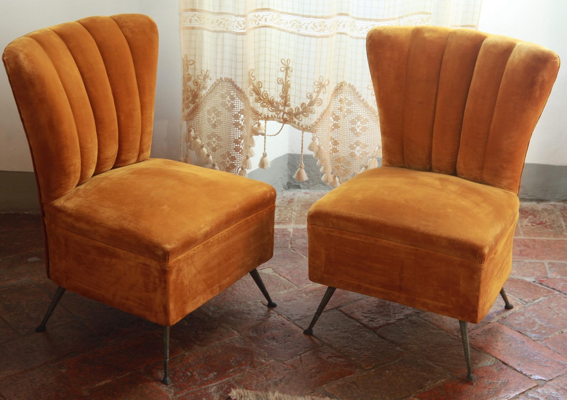 Mid-Century Modern Pair of Small Scallop Chairs, Brass Cast Feet Original Velvet, Casa E Giardino
