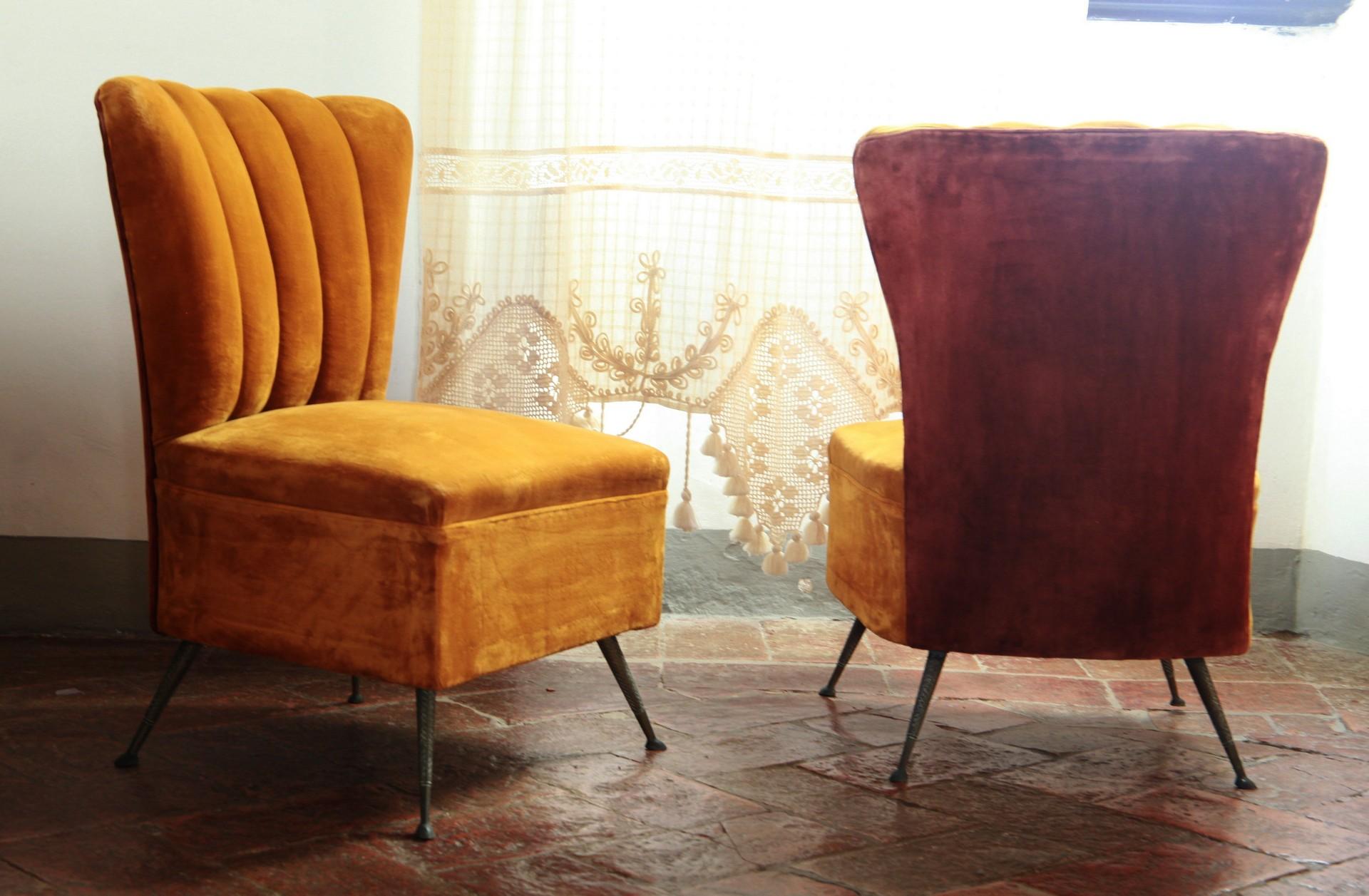 Italian Pair of Small Scallop Chairs, Brass Cast Feet Original Velvet, Casa E Giardino