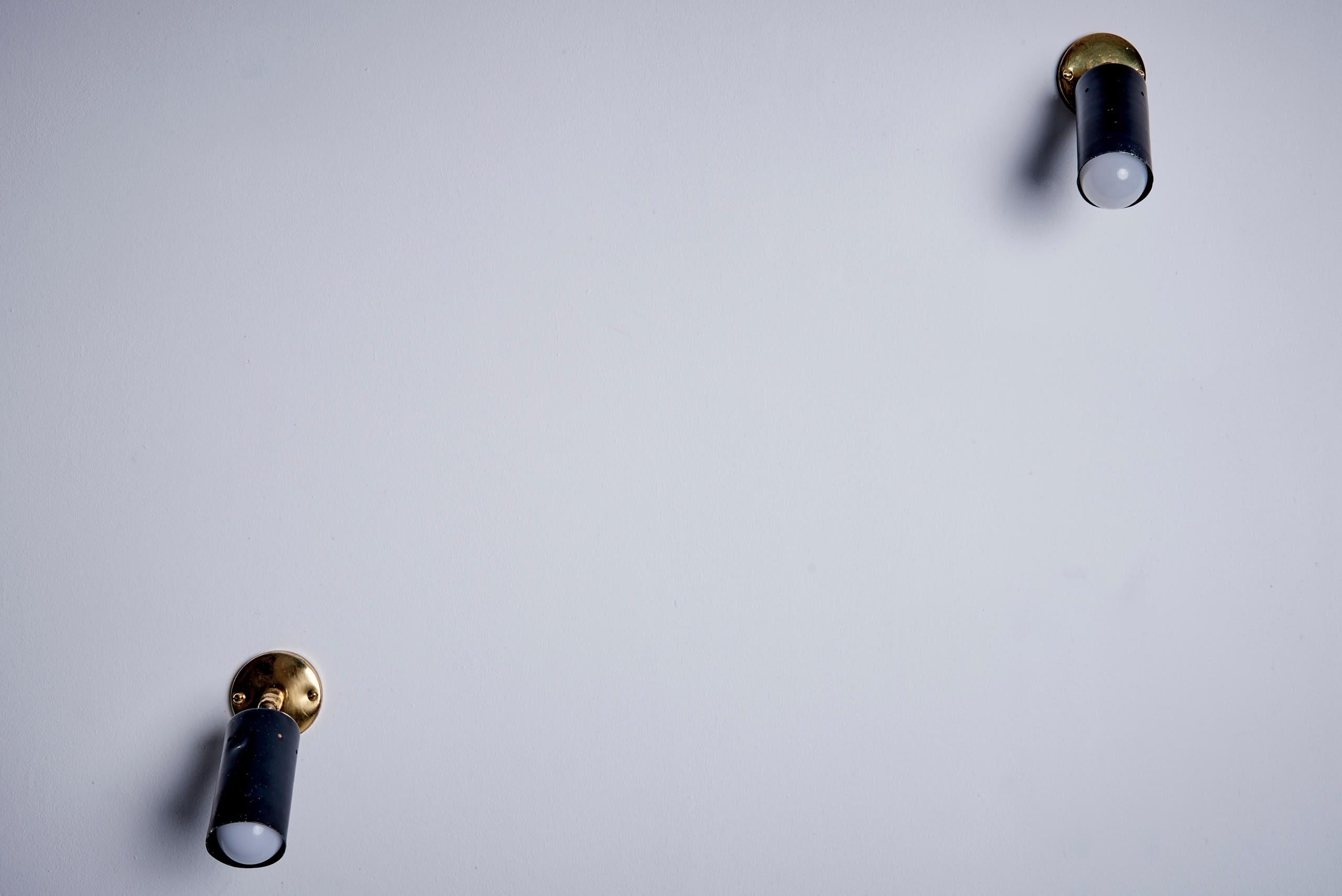 Pareja de Lámparas de Pared o Techo Regulables de Latón de Tamaño Pequeño by Parscot Metal en venta