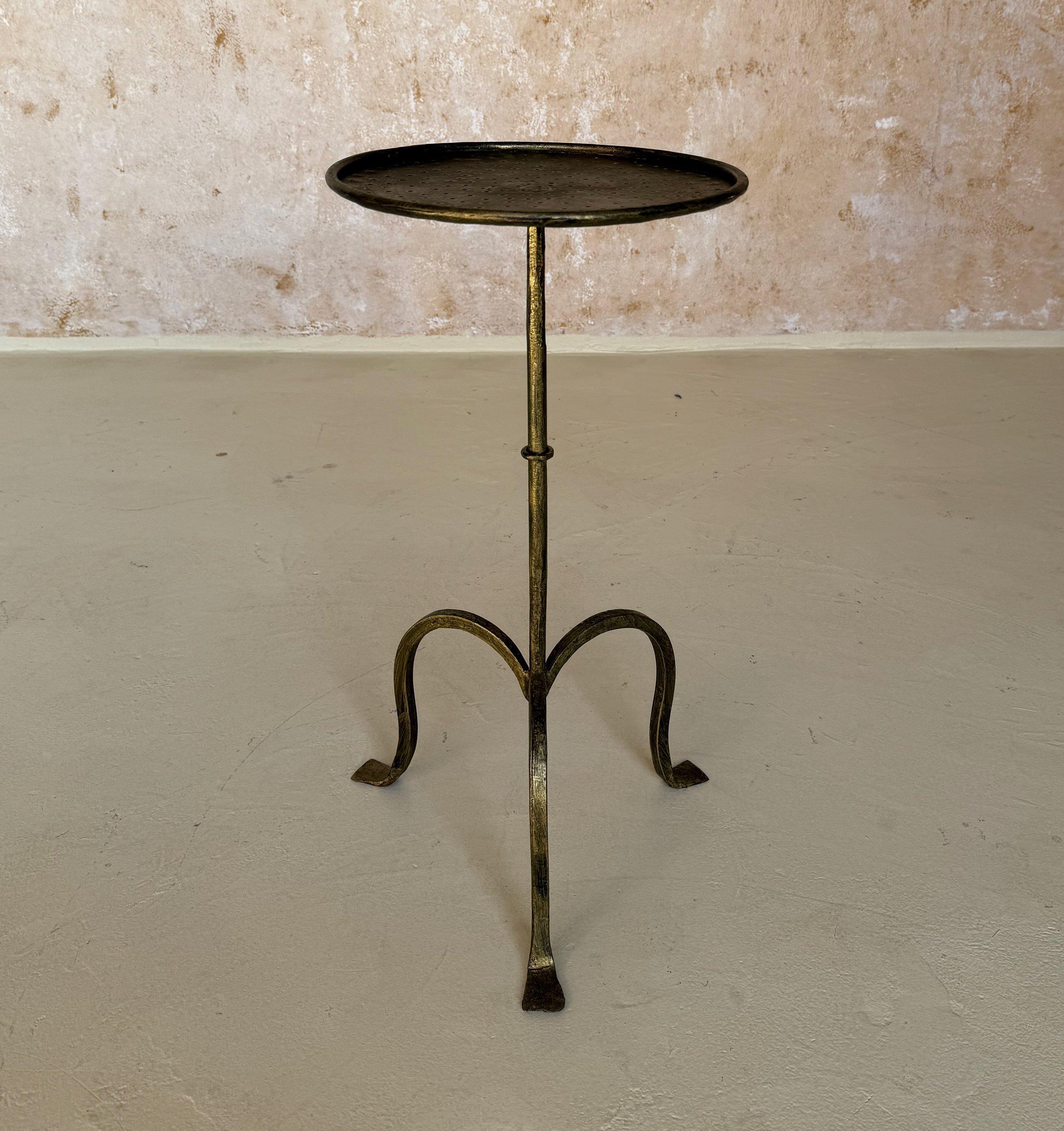 Pair of Small Spanish Gilt Iron Drinks Tables on Tripod Bases In Good Condition For Sale In Buchanan, NY