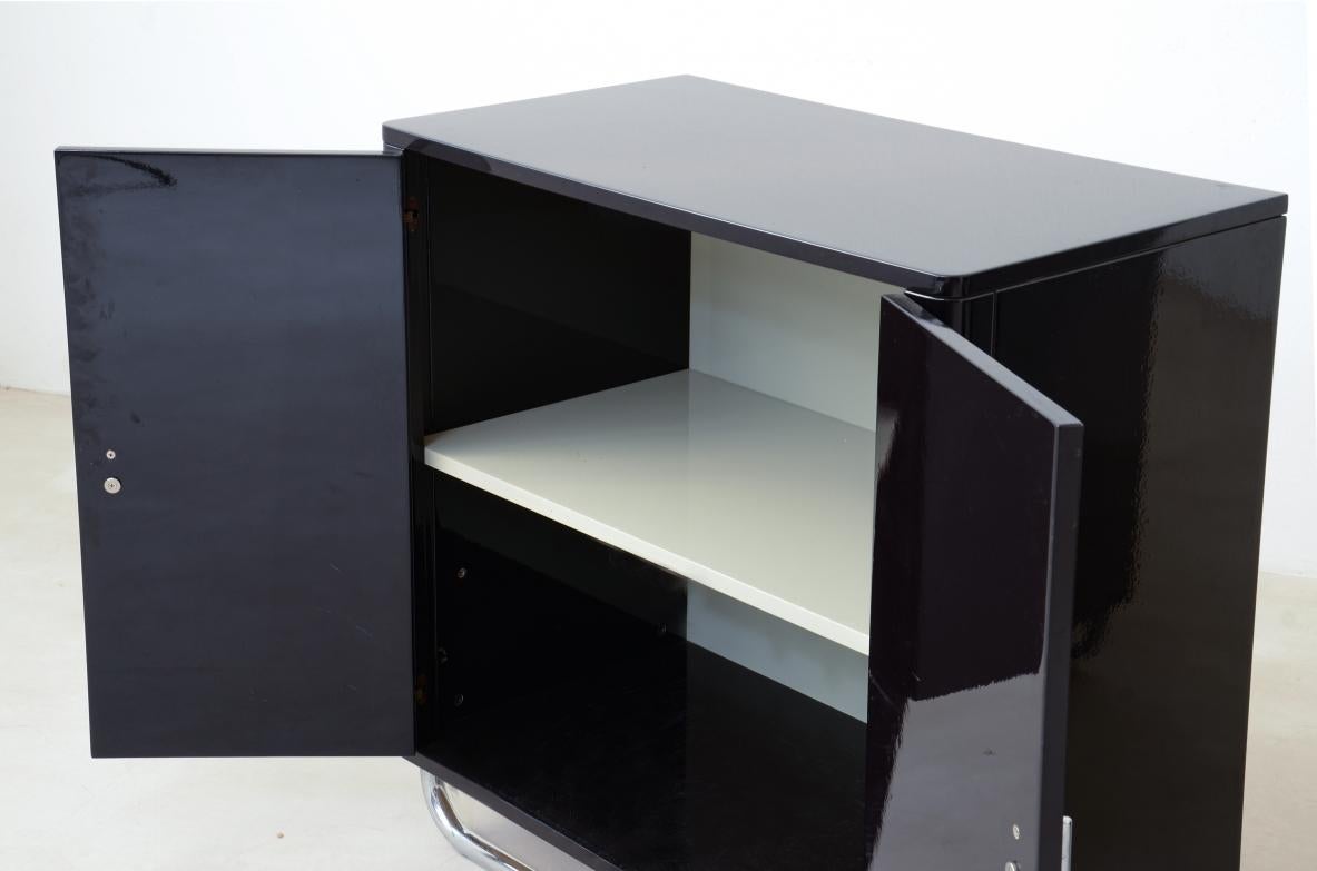 Pair of small storage units in lacquered wood For Sale 1