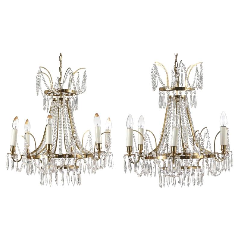 Kleine schwedische Sechs-Licht-Kronleuchter mit Messingrahmen im Empire-Stil, Paar