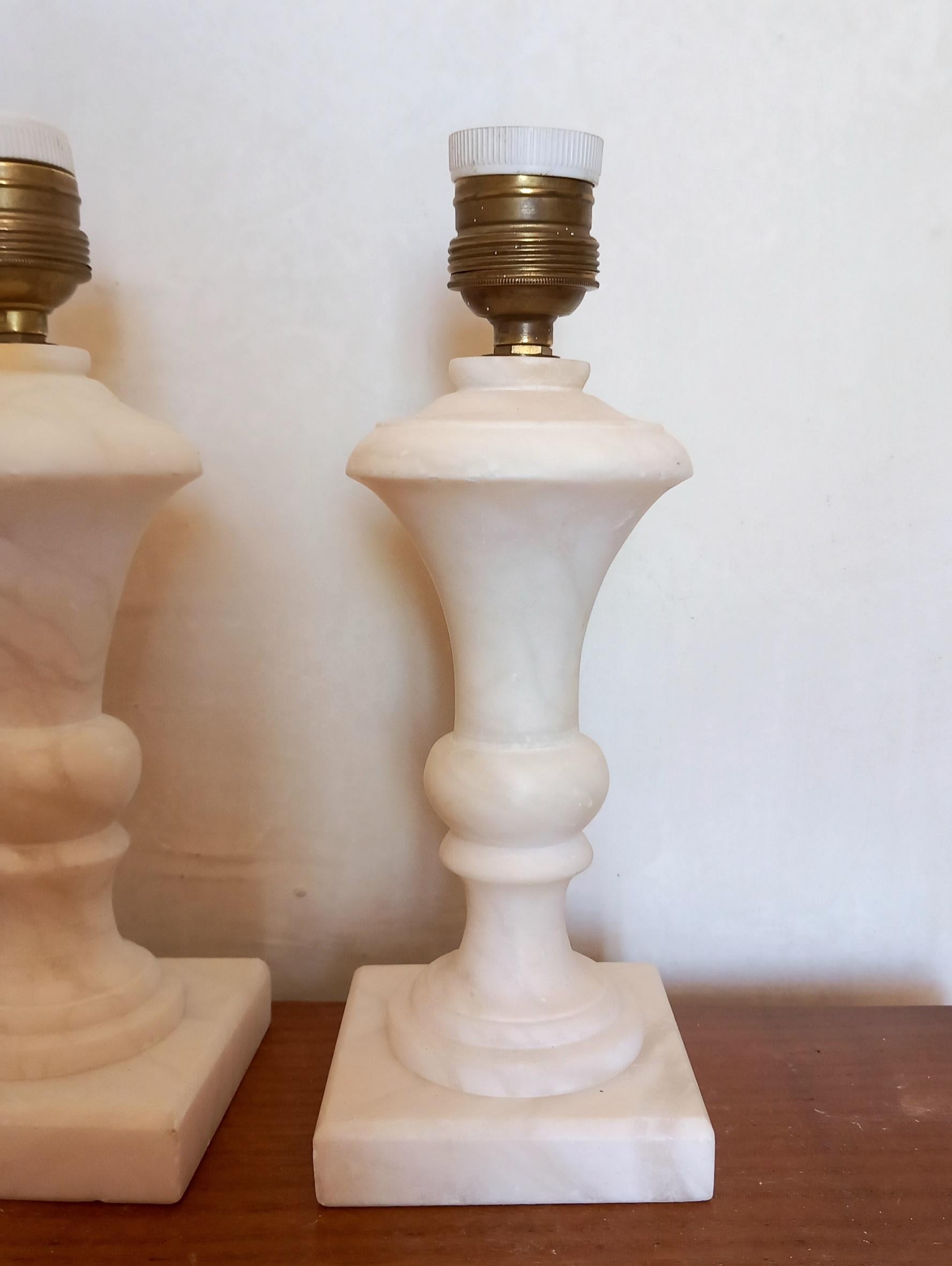 Tischlampen aus Alabaster oder Marmor  Weißes Paar Klein  20. Jahrhundert, Italien im Angebot 1