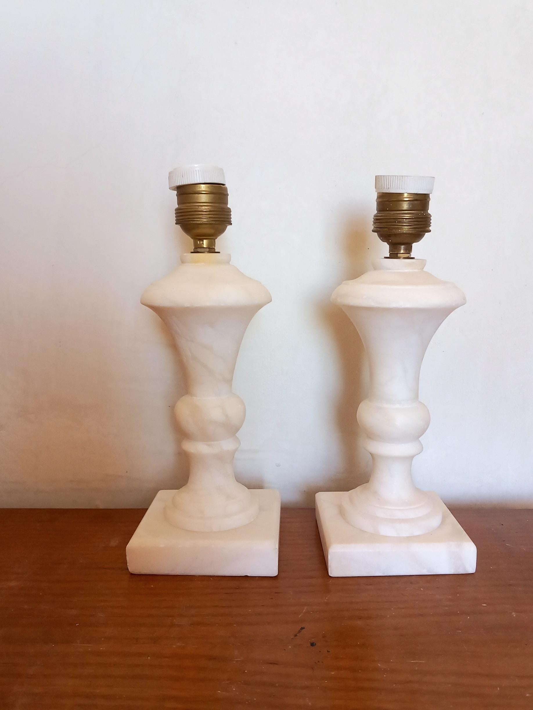 Tischlampen aus Alabaster oder Marmor  Weißes Paar Klein  20. Jahrhundert, Italien im Angebot 5
