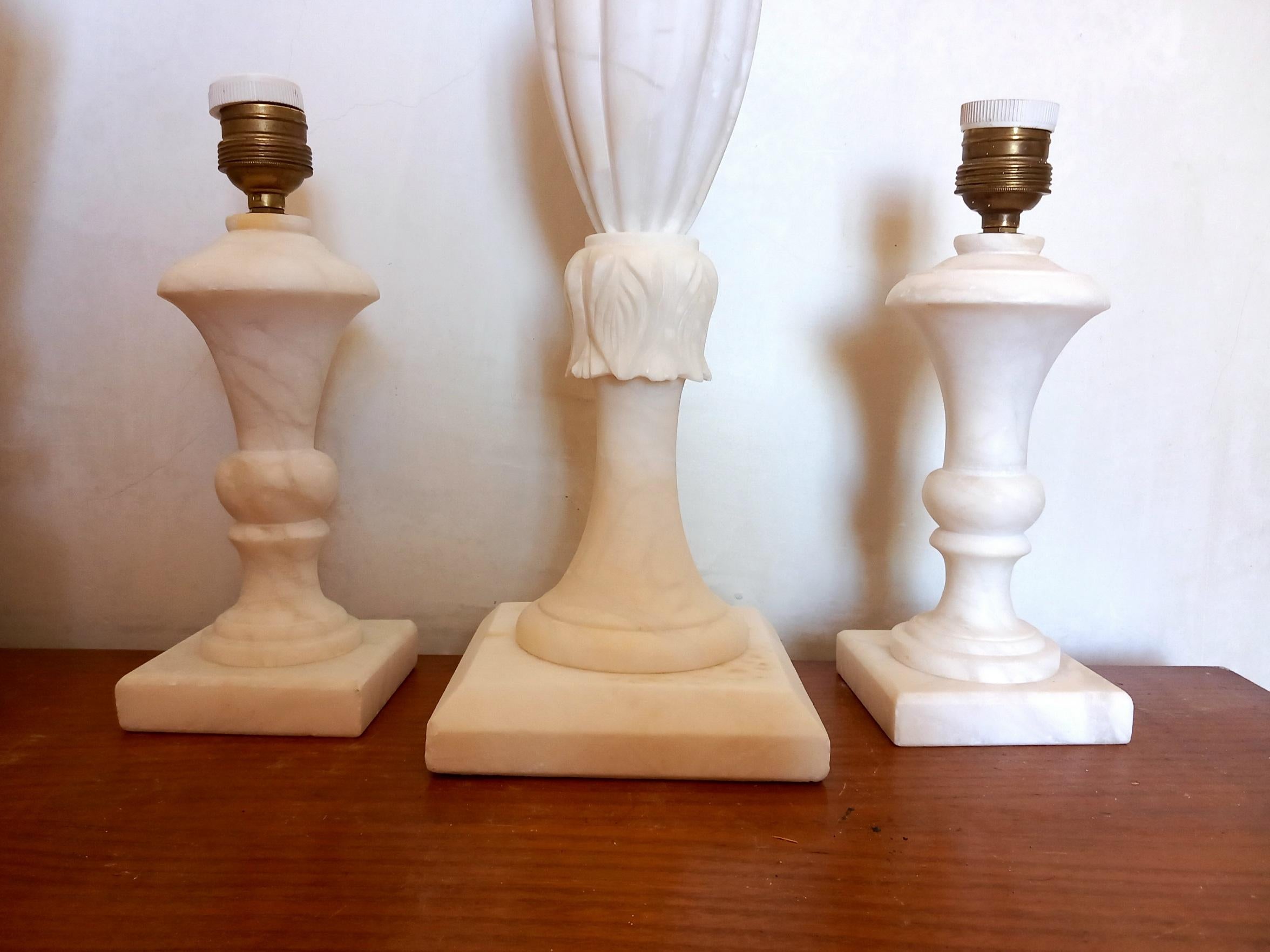 Lampes de table albâtre ou marbre  Paire de petits blancs  XXe siècle, Italie en vente 4
