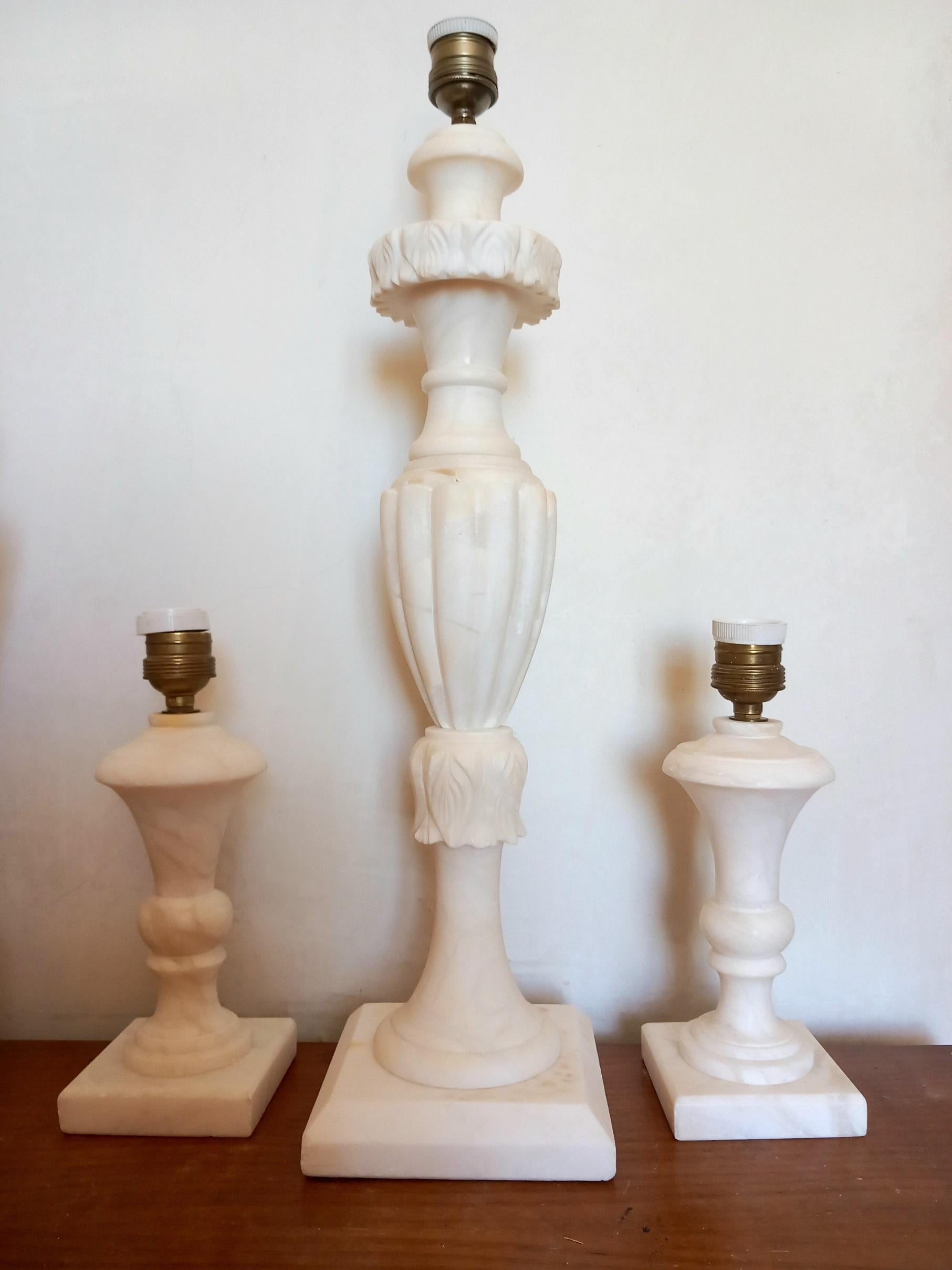 Lampes de table albâtre ou marbre  Paire de petits blancs  XXe siècle, Italie en vente 5