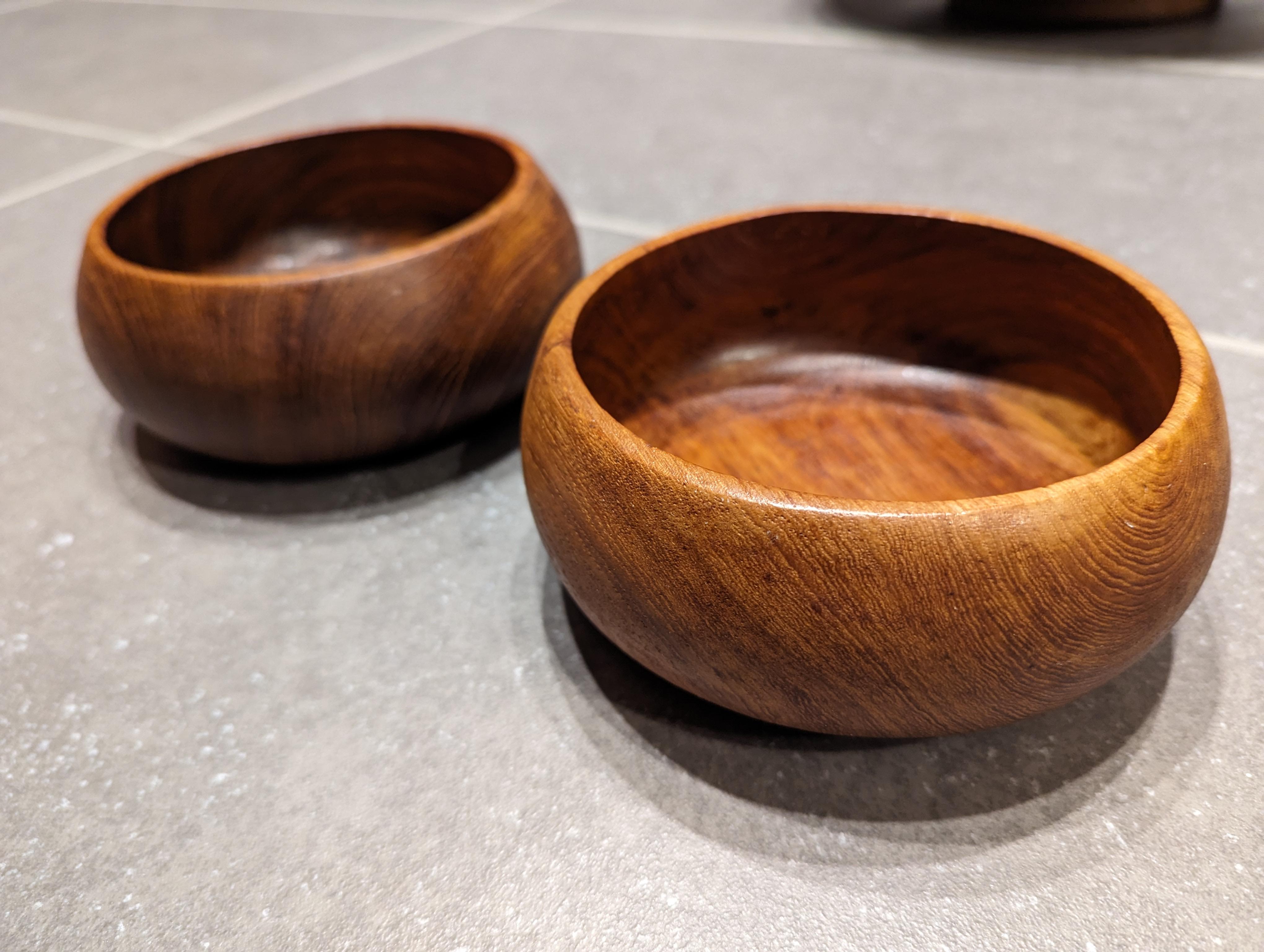 Mid-20th Century Pair of small teak bowls For Sale