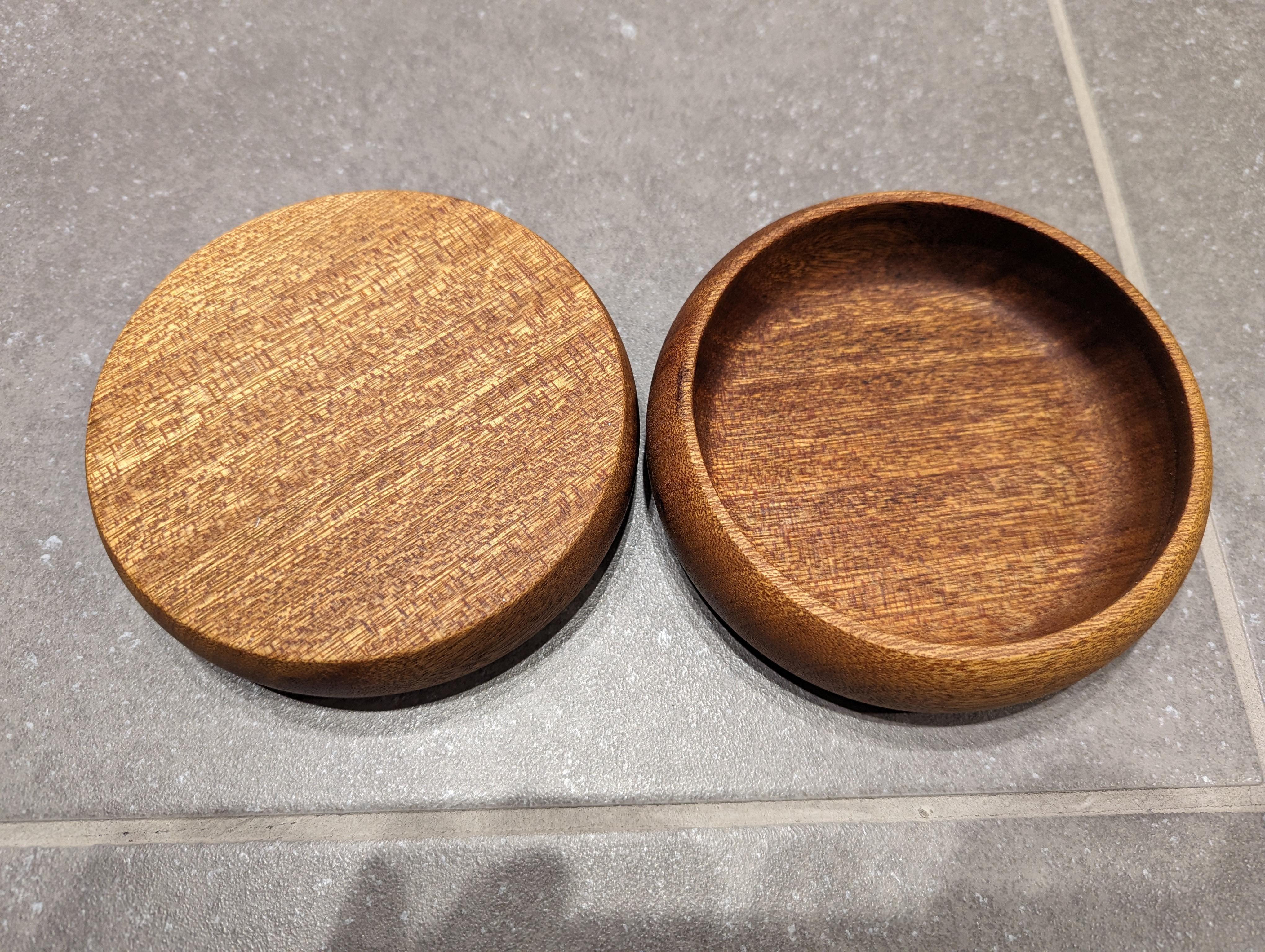 Pair of small teak trays or shallow bowls.

Good vintage condition.