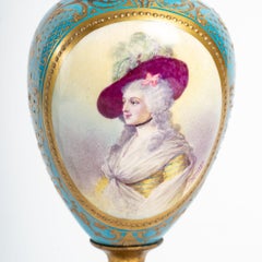 Pareja de pequeños jarrones de porcelana de Sevres